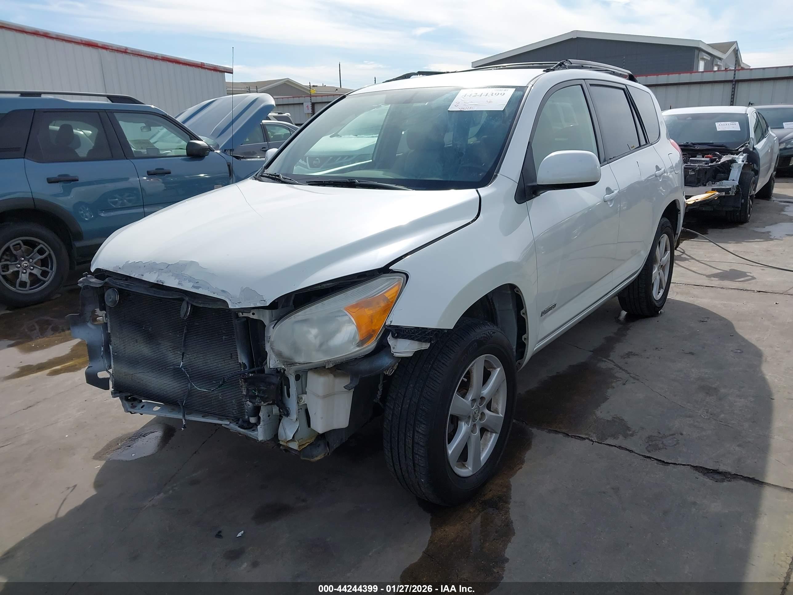 TOYOTA RAV4 image 2