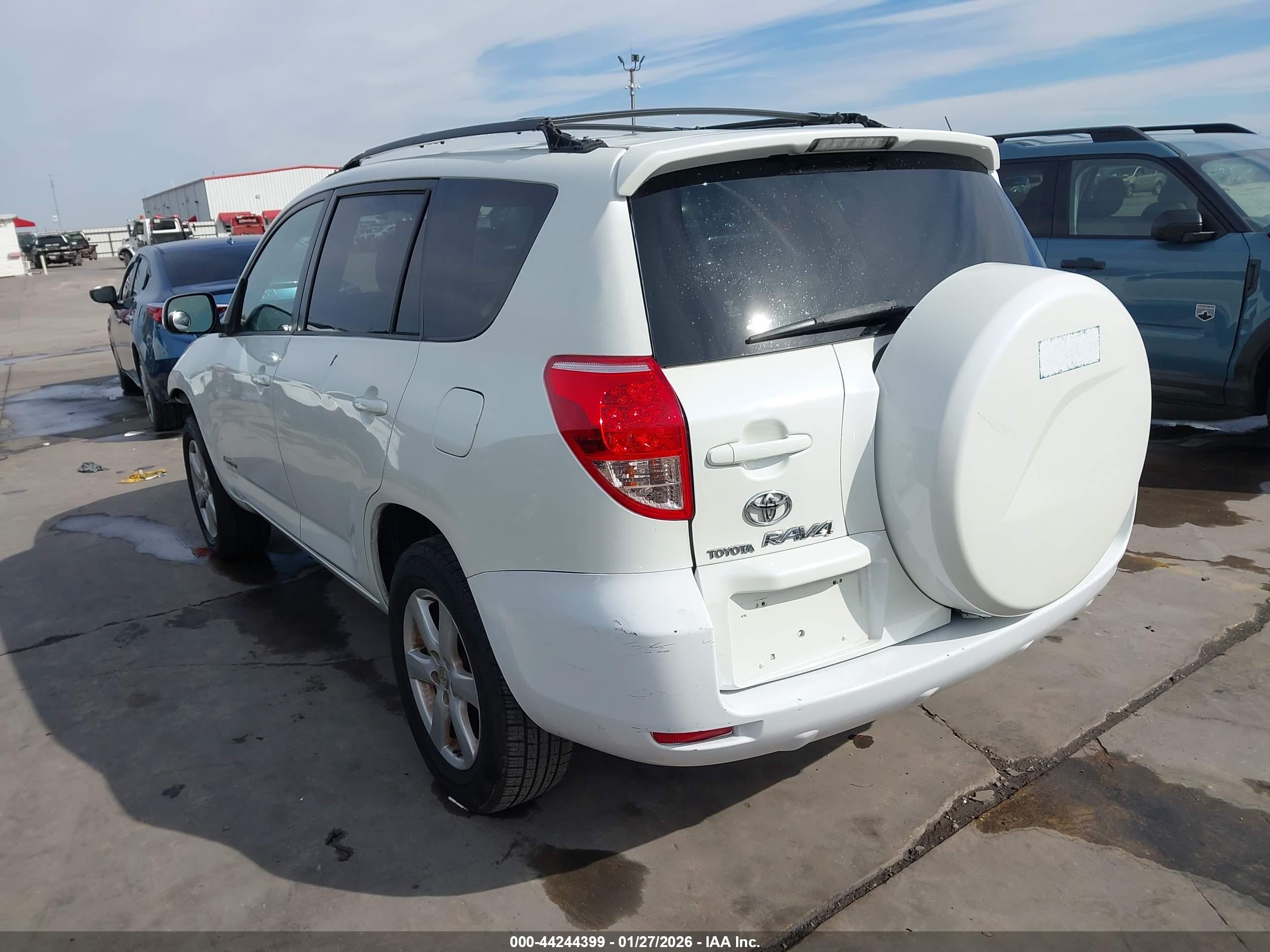 TOYOTA RAV4 image 3