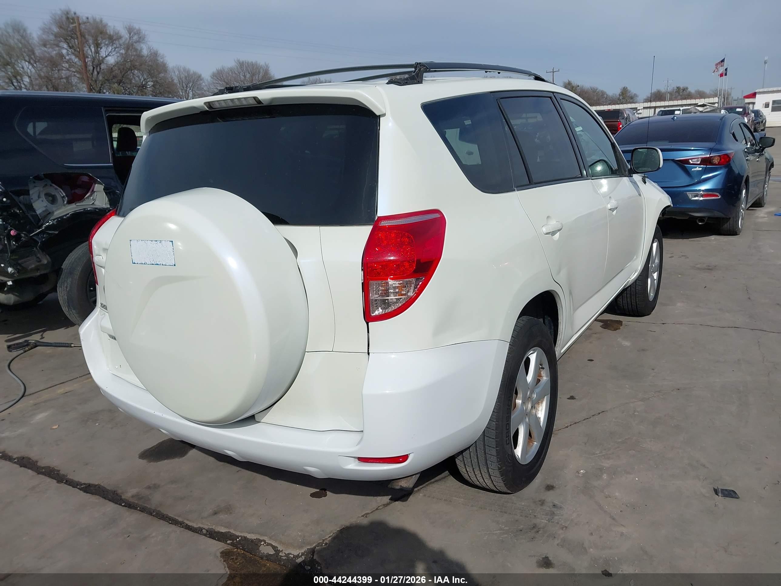 TOYOTA RAV4 image 4