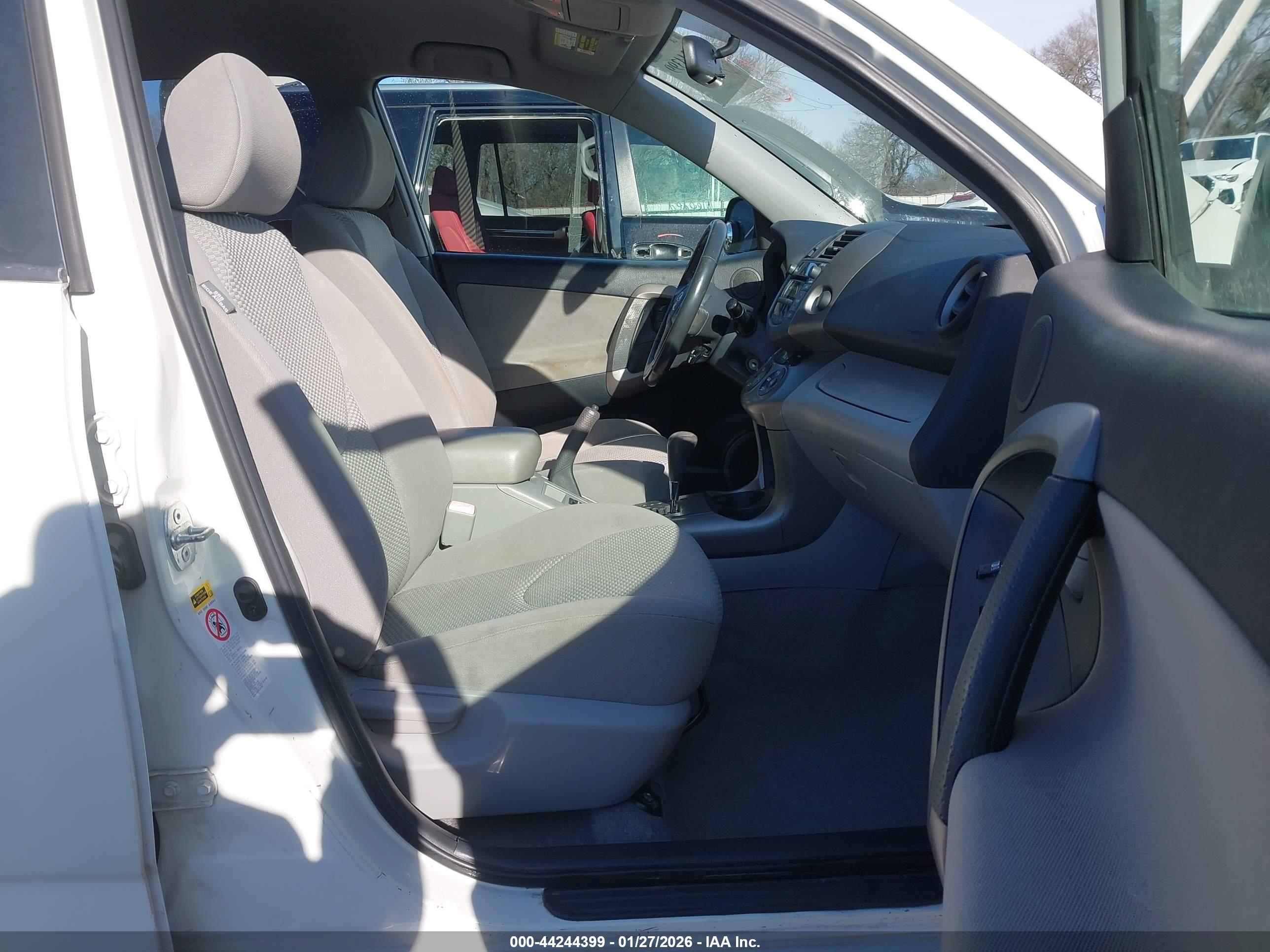 TOYOTA RAV4 image 5