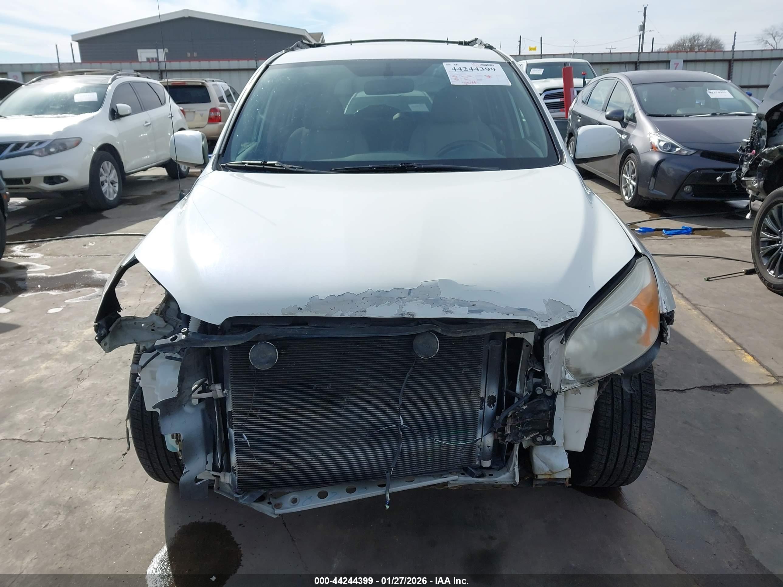 TOYOTA RAV4 image 6