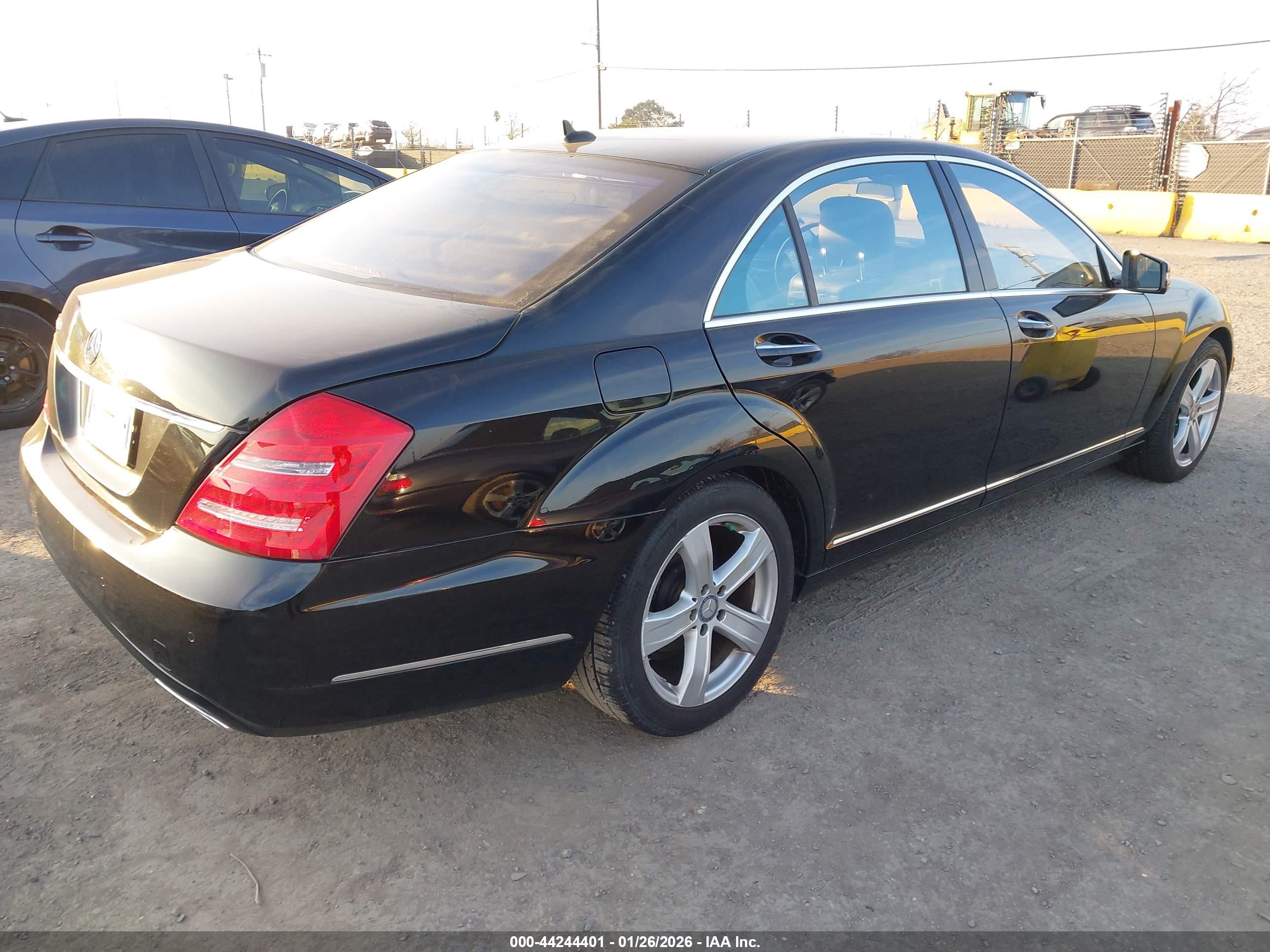 MERCEDES-BENZ S550 image 4