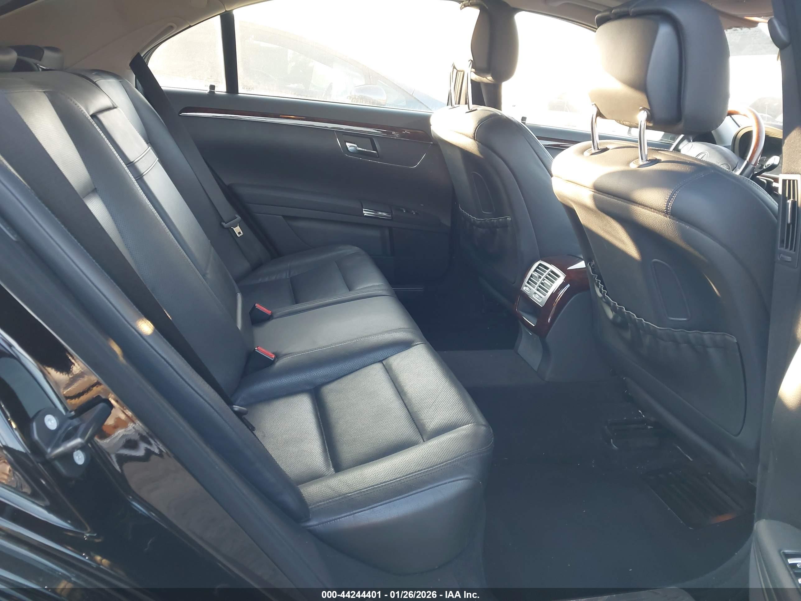 MERCEDES-BENZ S550 image 8