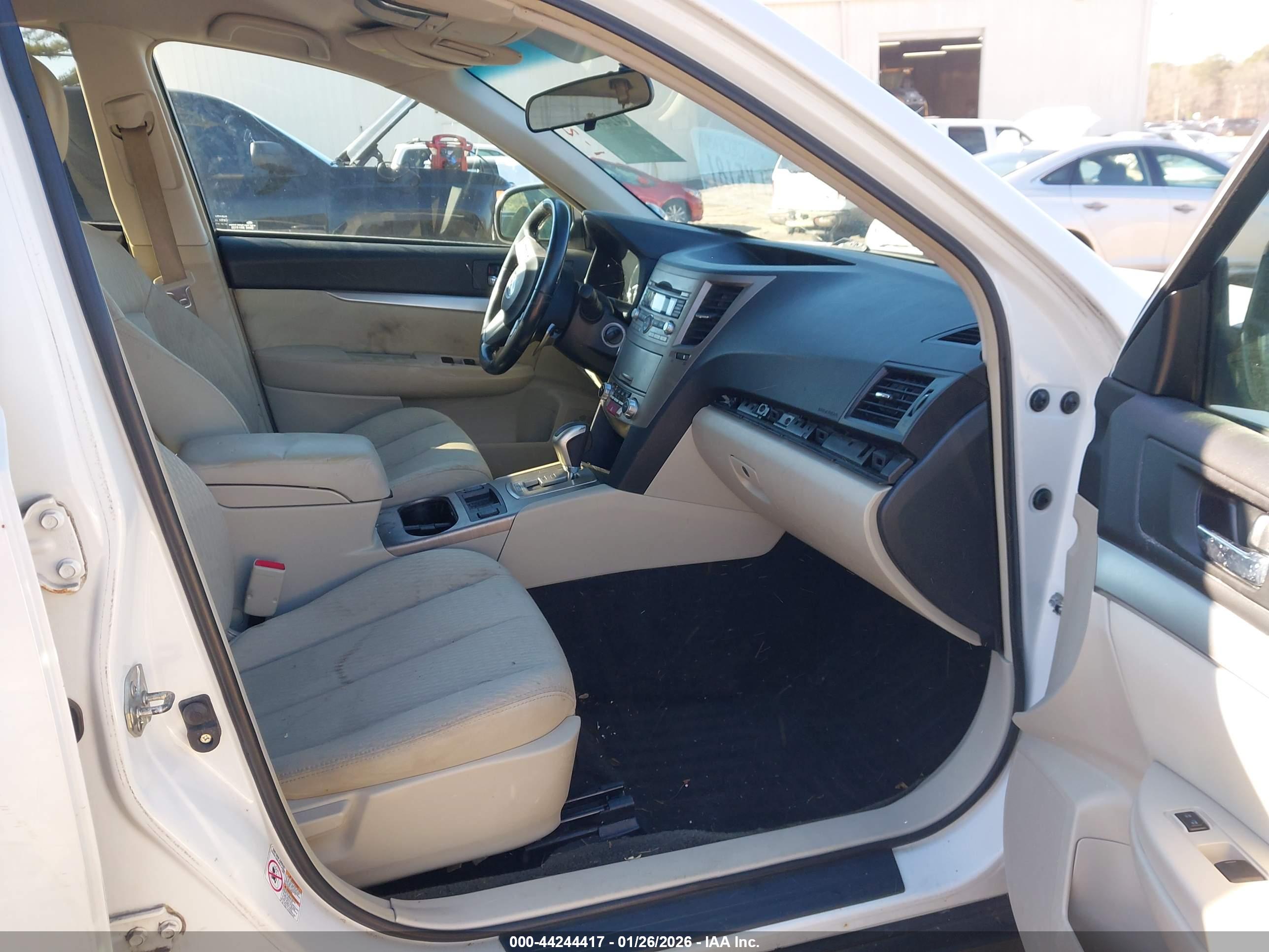 SUBARU OUTBACK image 5