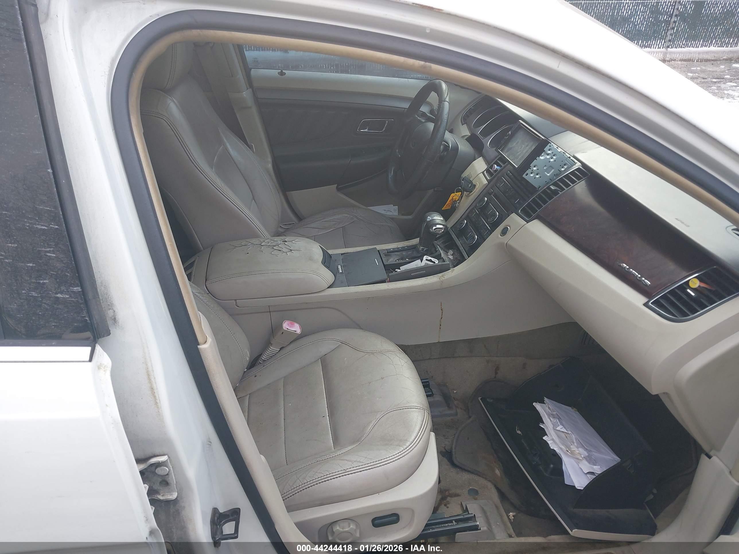 FORD TAURUS image 5