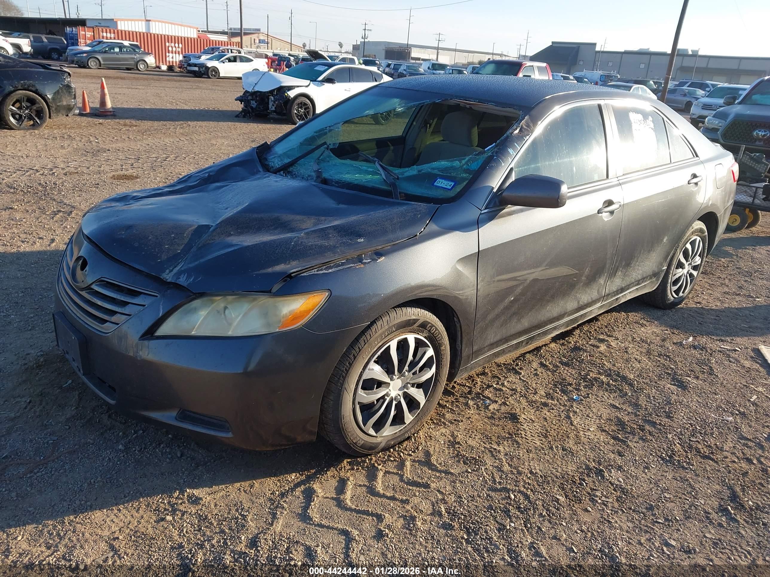 TOYOTA CAMRY image 2