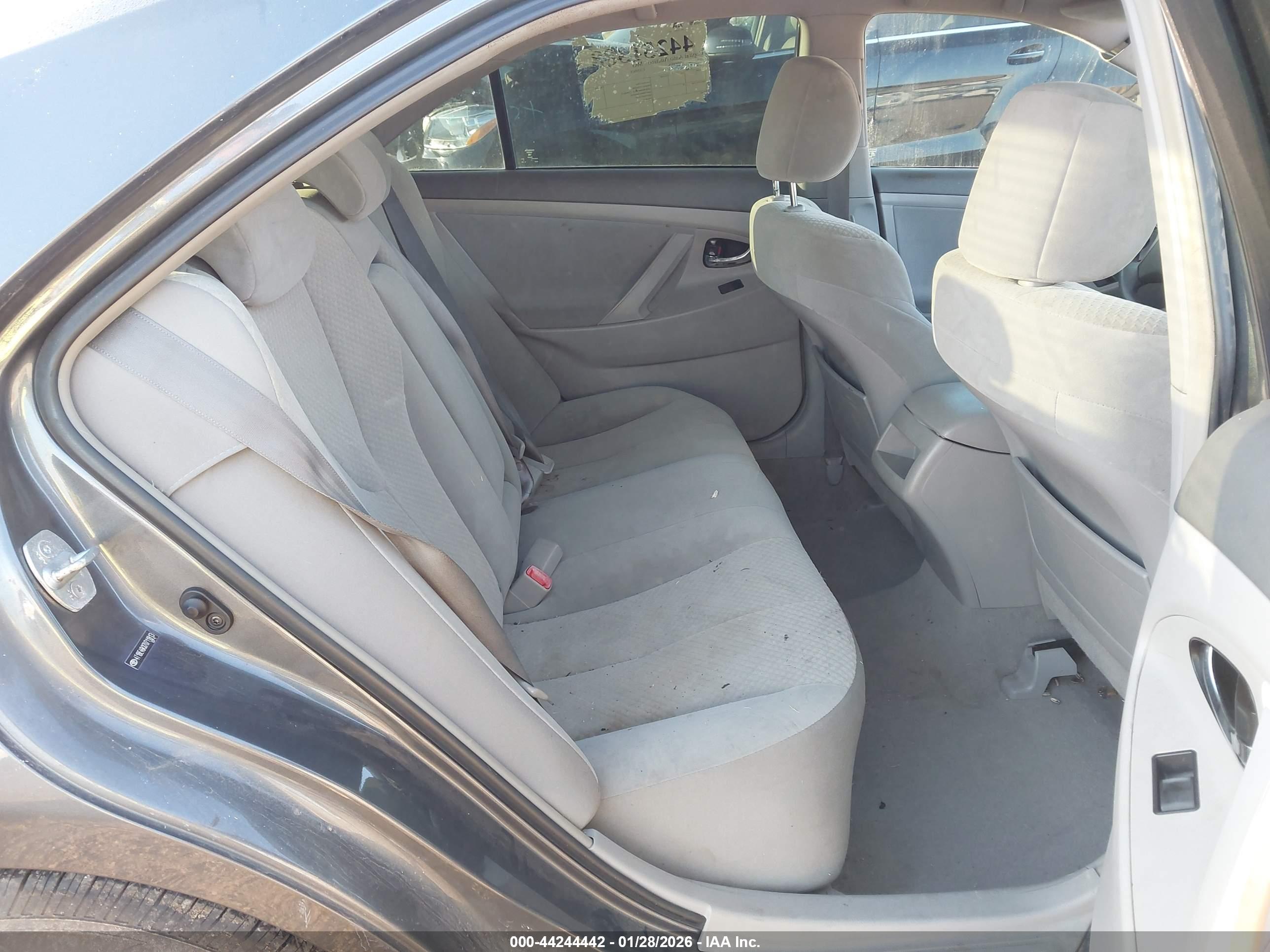 TOYOTA CAMRY image 8