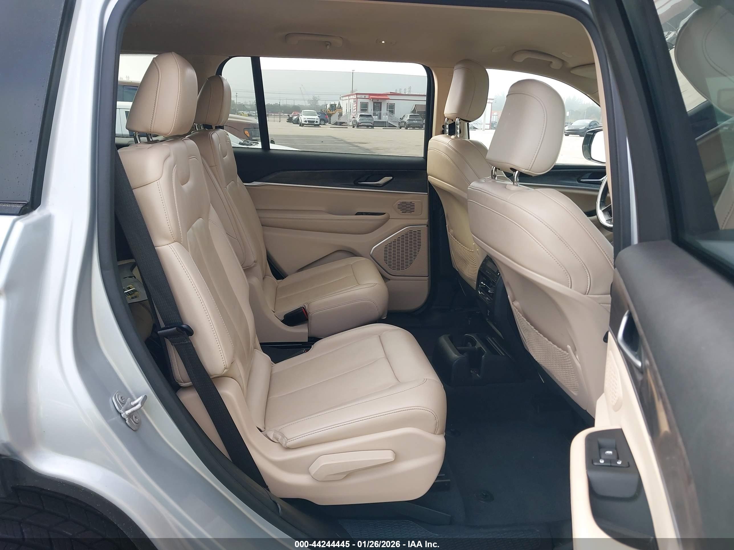 JEEP GRAND image 8