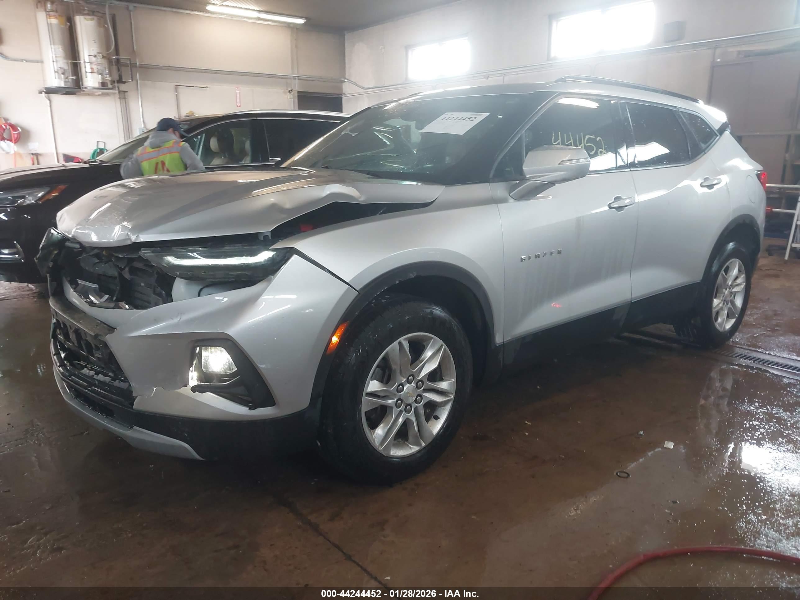 CHEVROLET BLAZER image 2