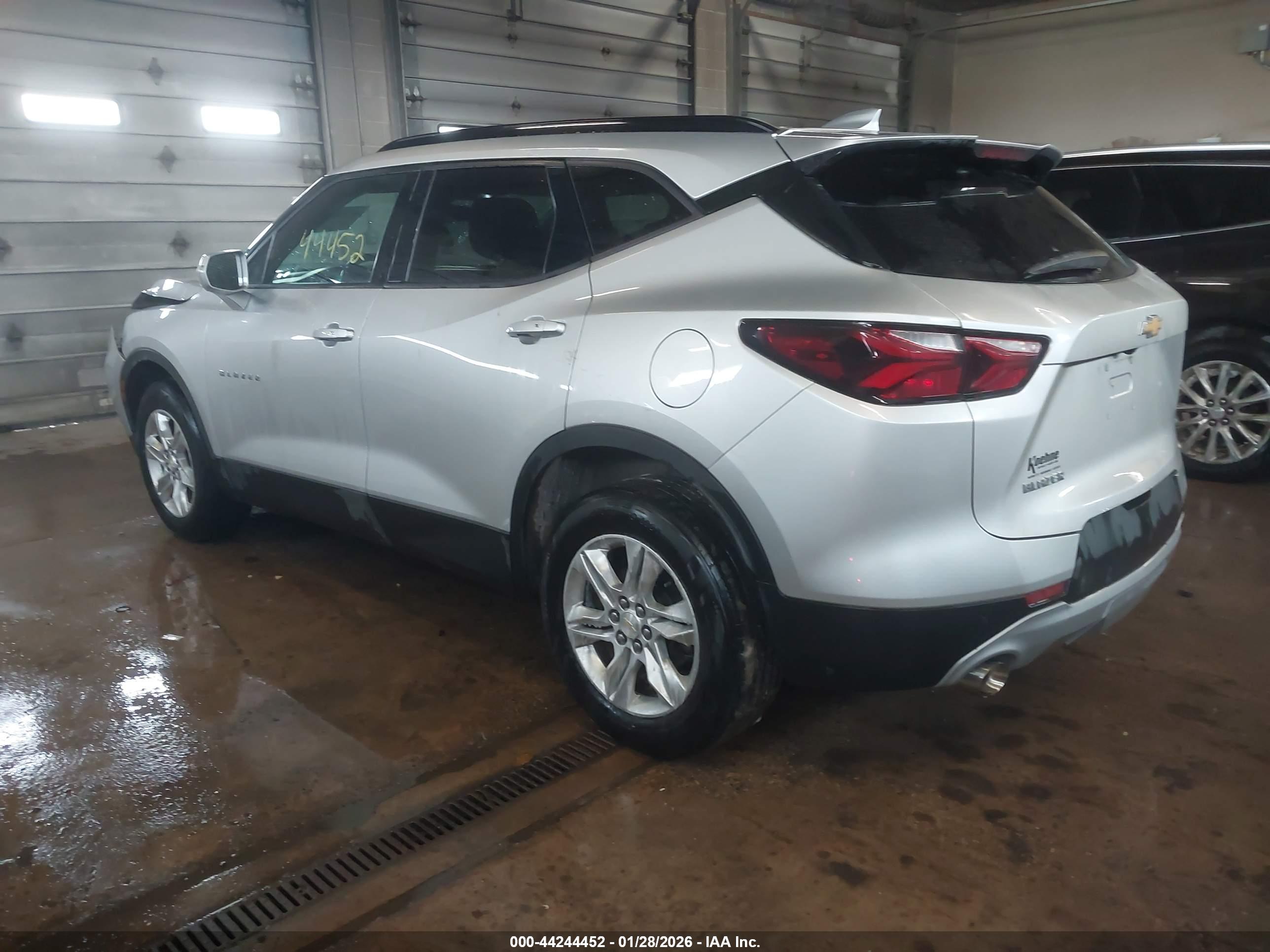CHEVROLET BLAZER image 3