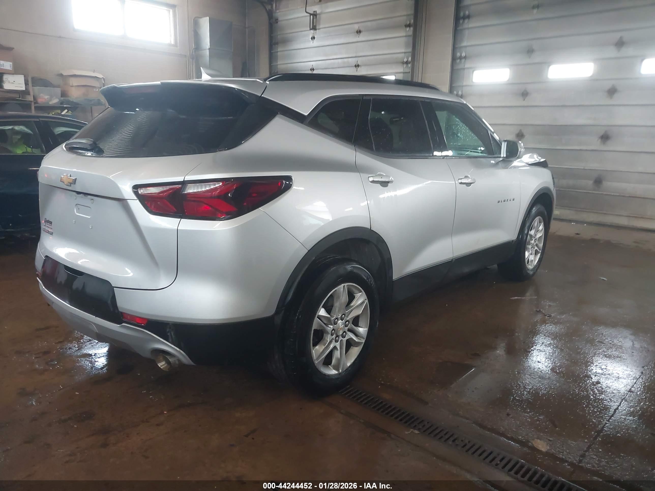 CHEVROLET BLAZER image 4