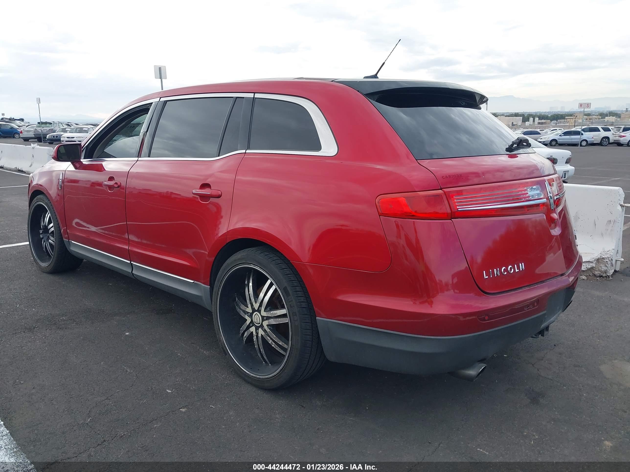 LINCOLN MKT image 3