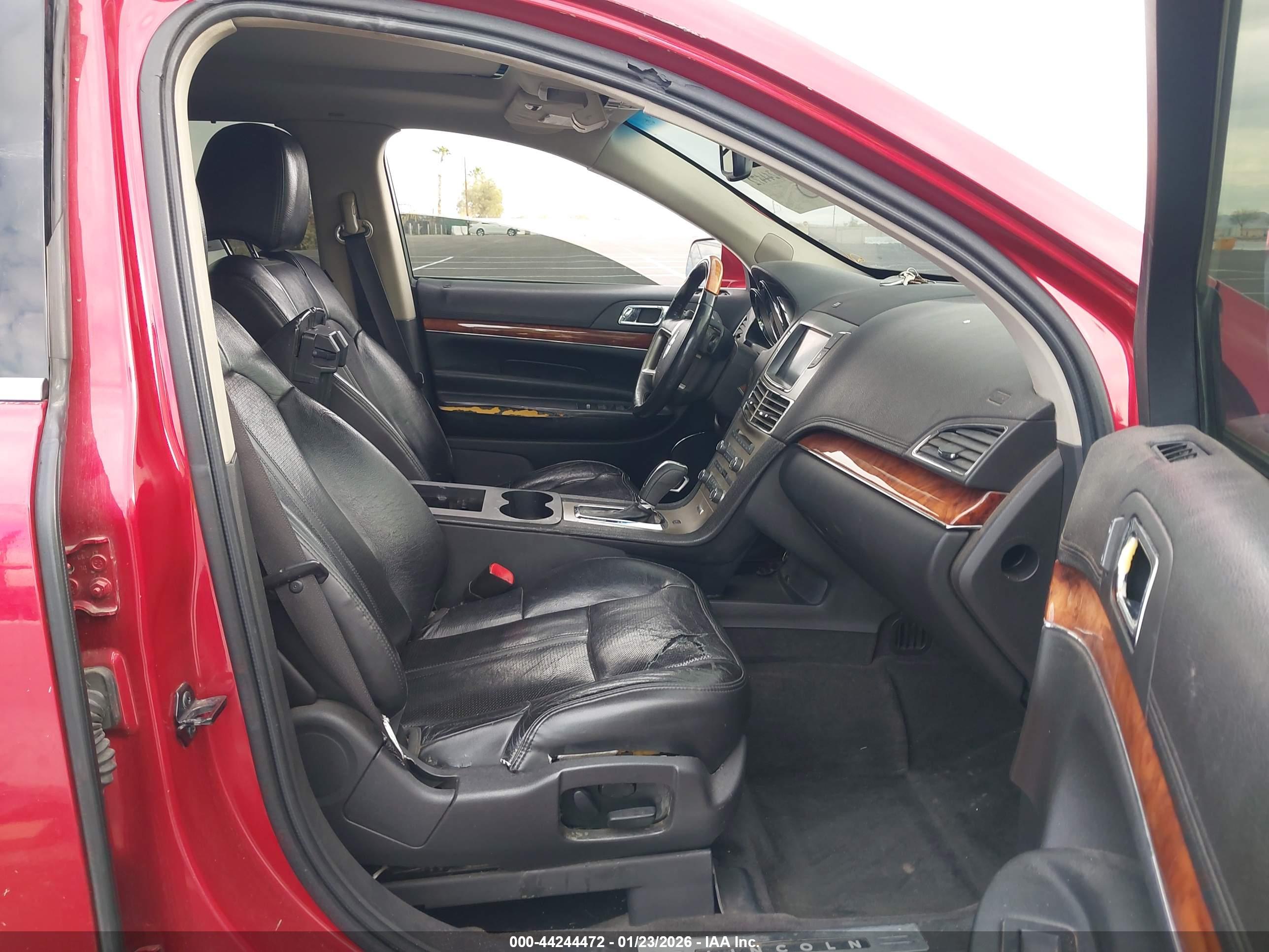 LINCOLN MKT image 5