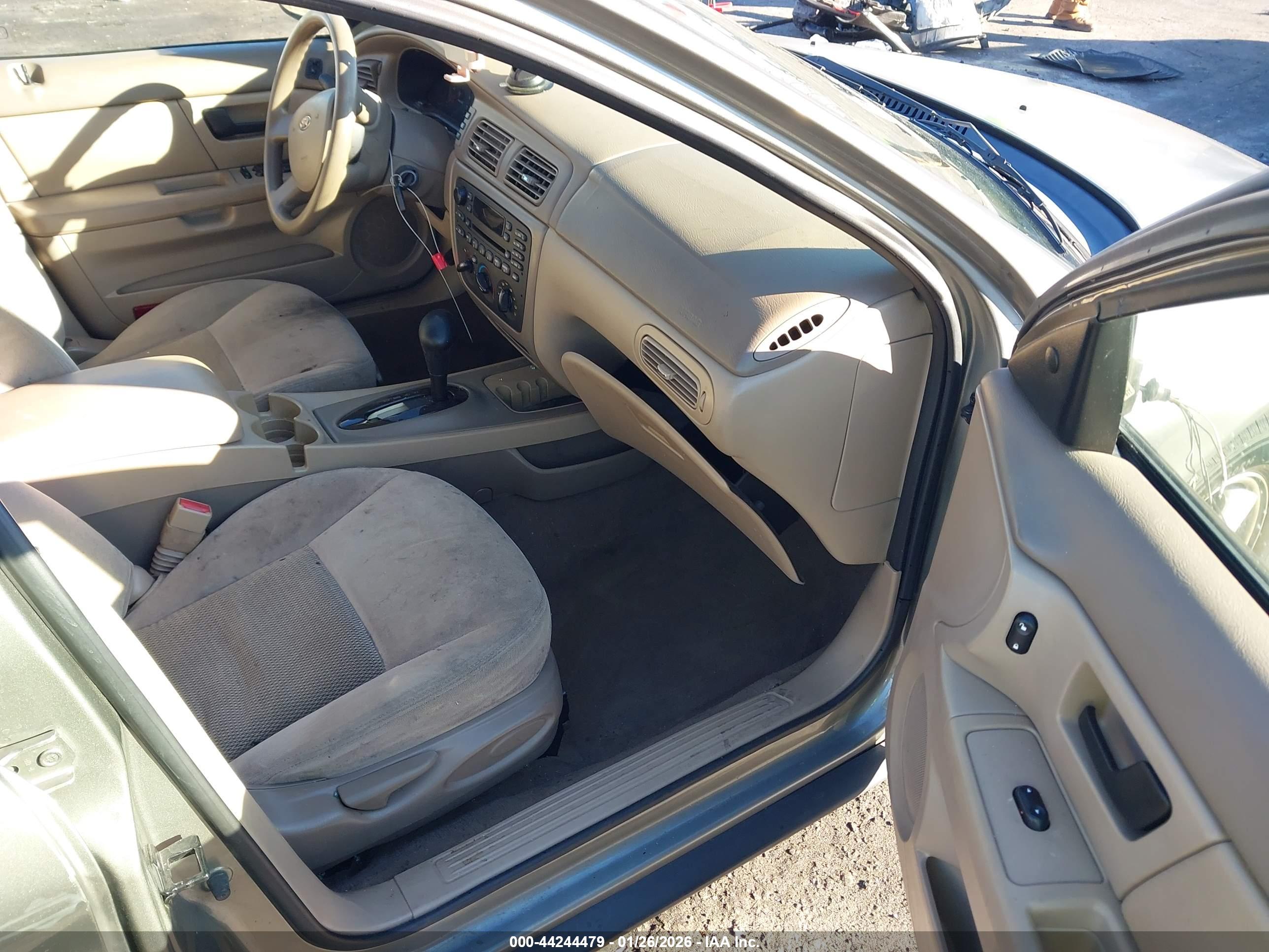 FORD TAURUS image 5