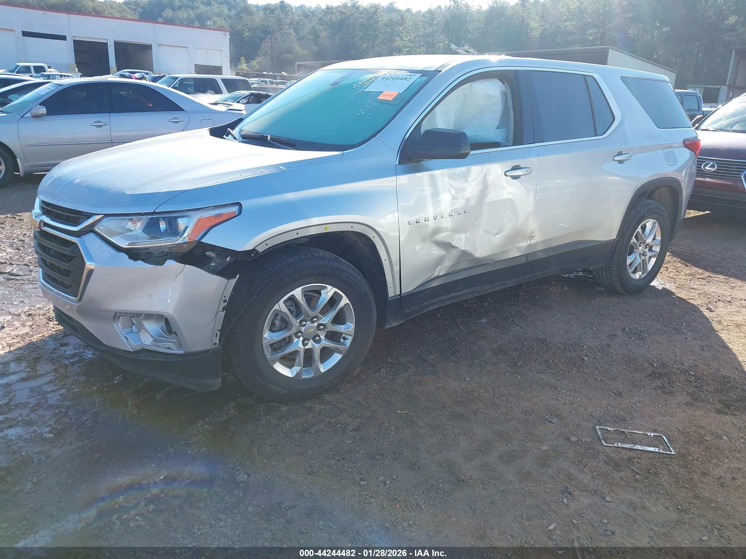 CHEVROLET TRAVERSE image 2