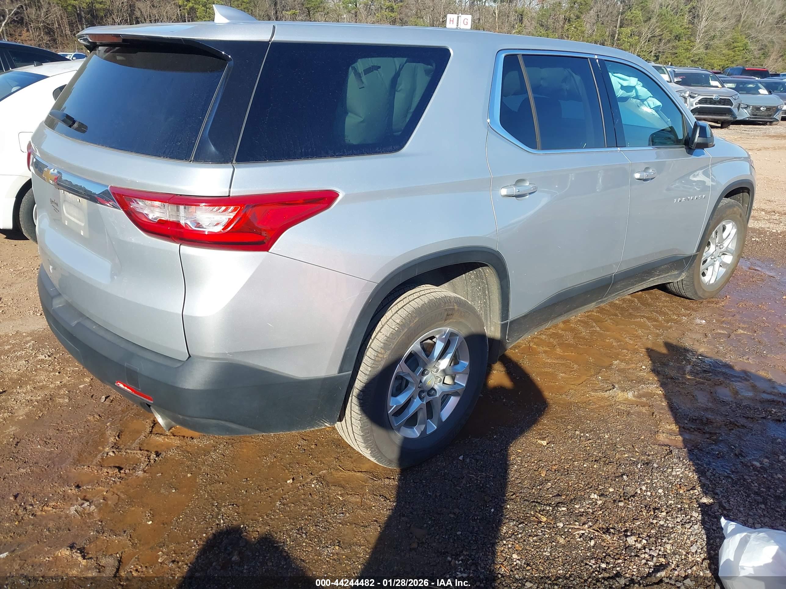 CHEVROLET TRAVERSE image 4