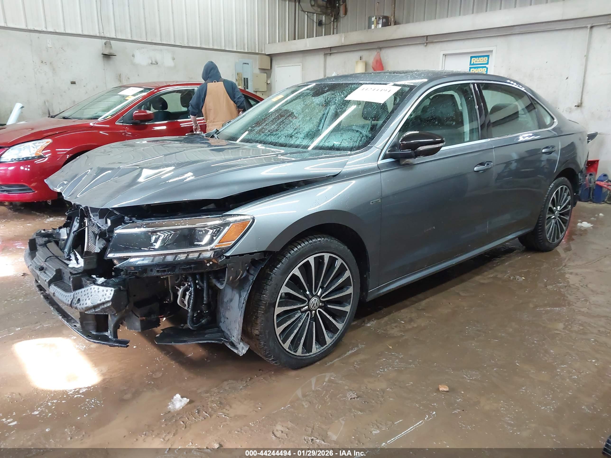 VOLKSWAGEN PASSAT image 2