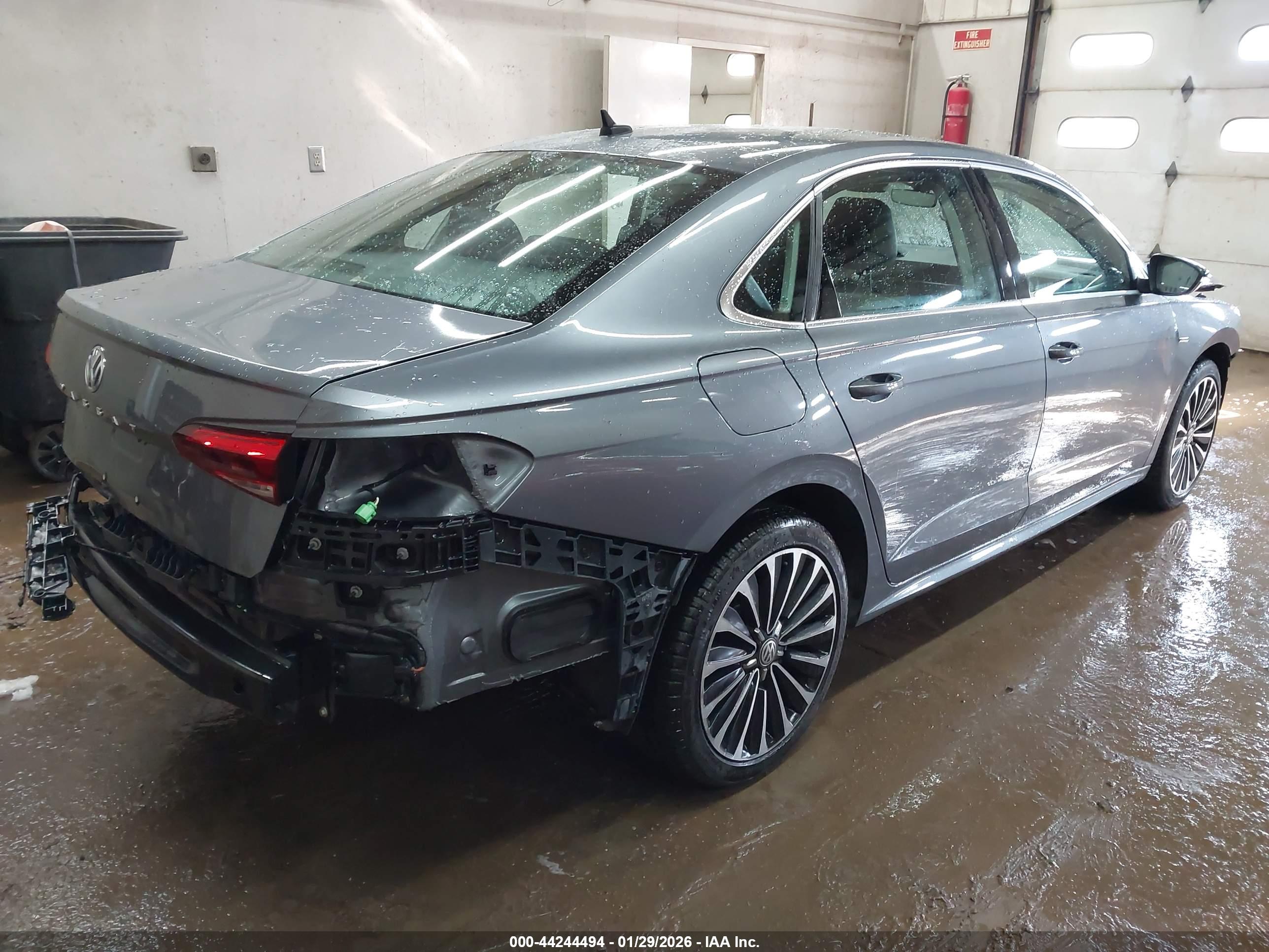 VOLKSWAGEN PASSAT image 4
