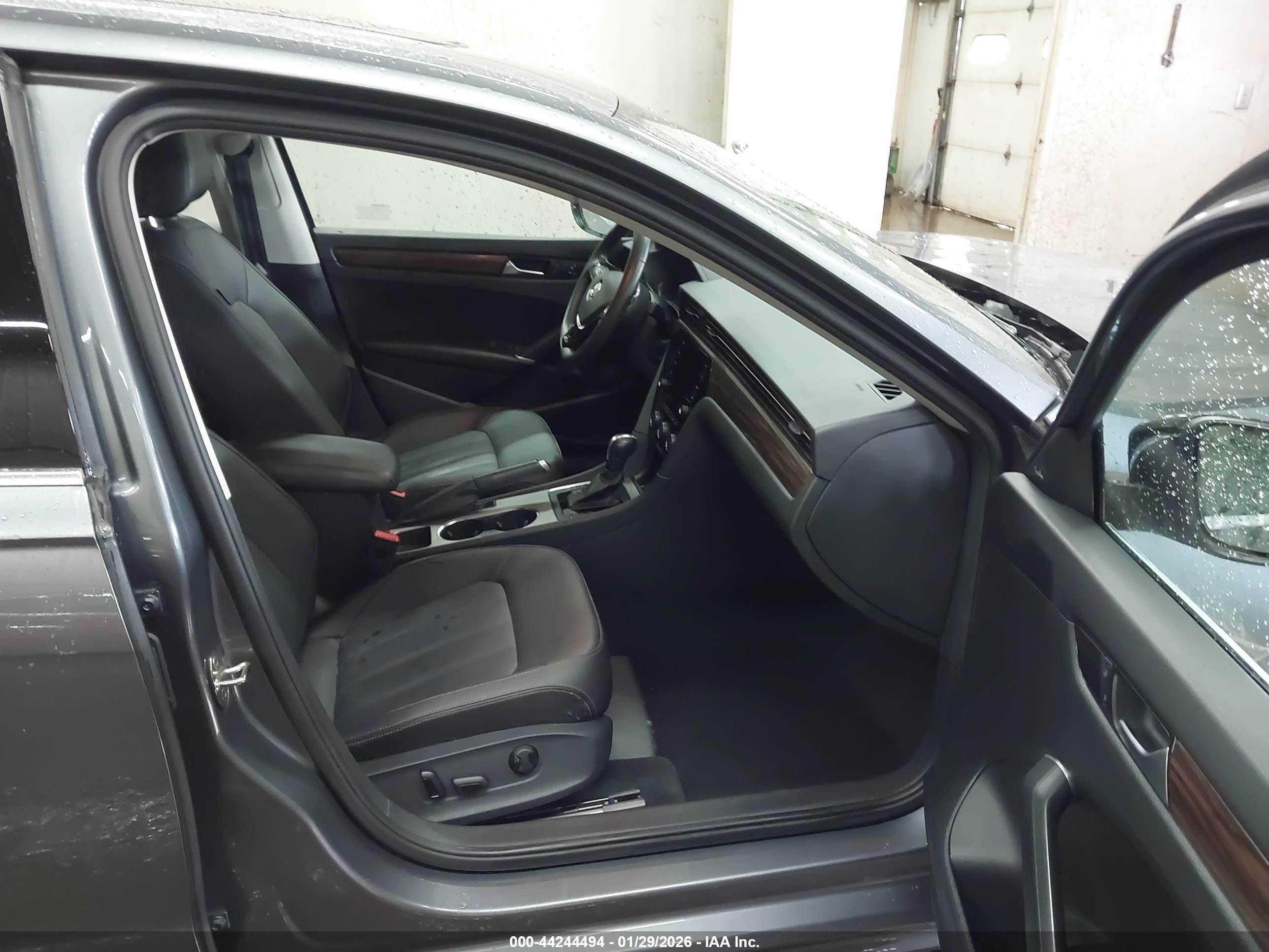 VOLKSWAGEN PASSAT image 5