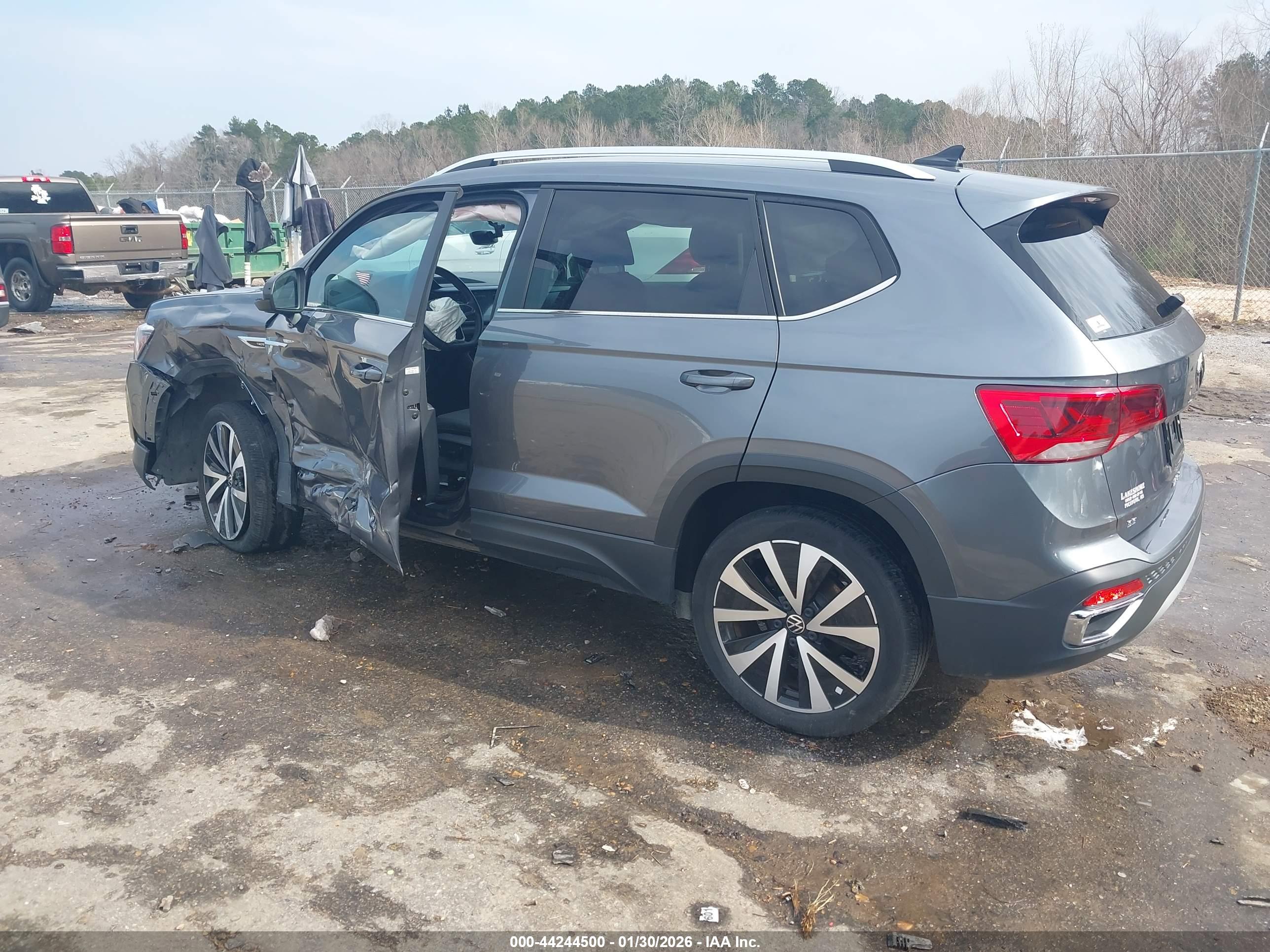 VOLKSWAGEN TAOS image 3
