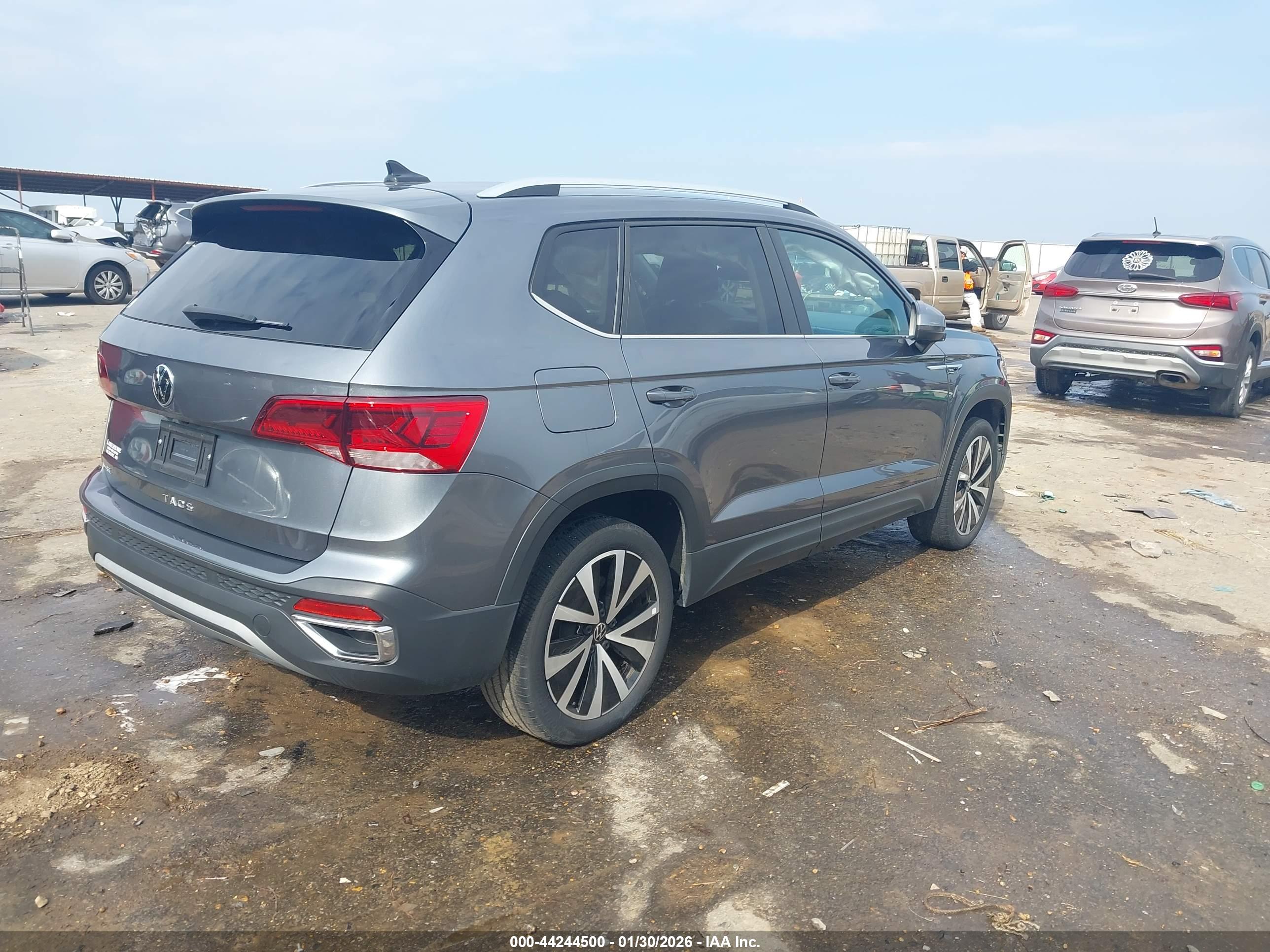 VOLKSWAGEN TAOS image 4