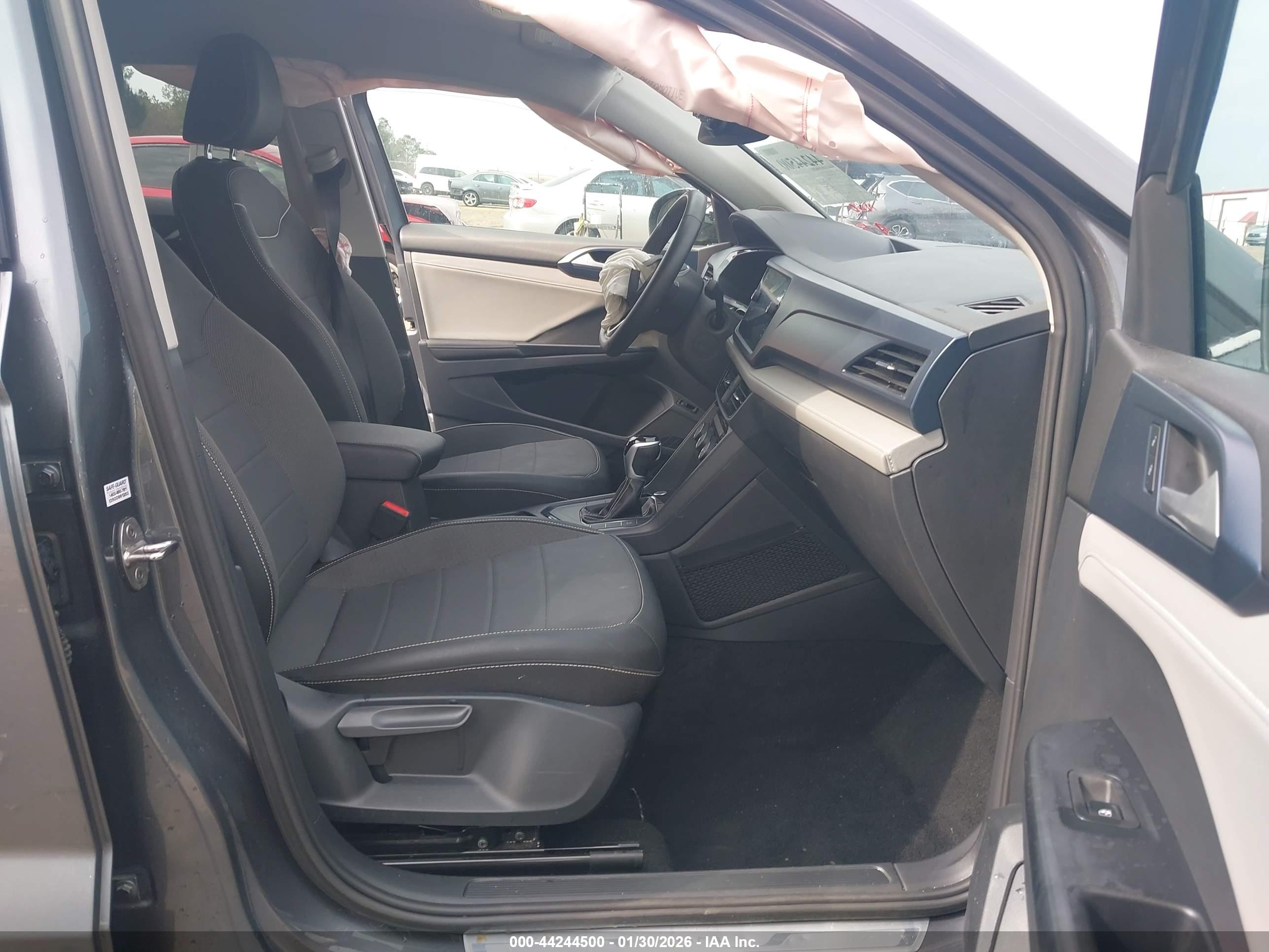 VOLKSWAGEN TAOS image 5