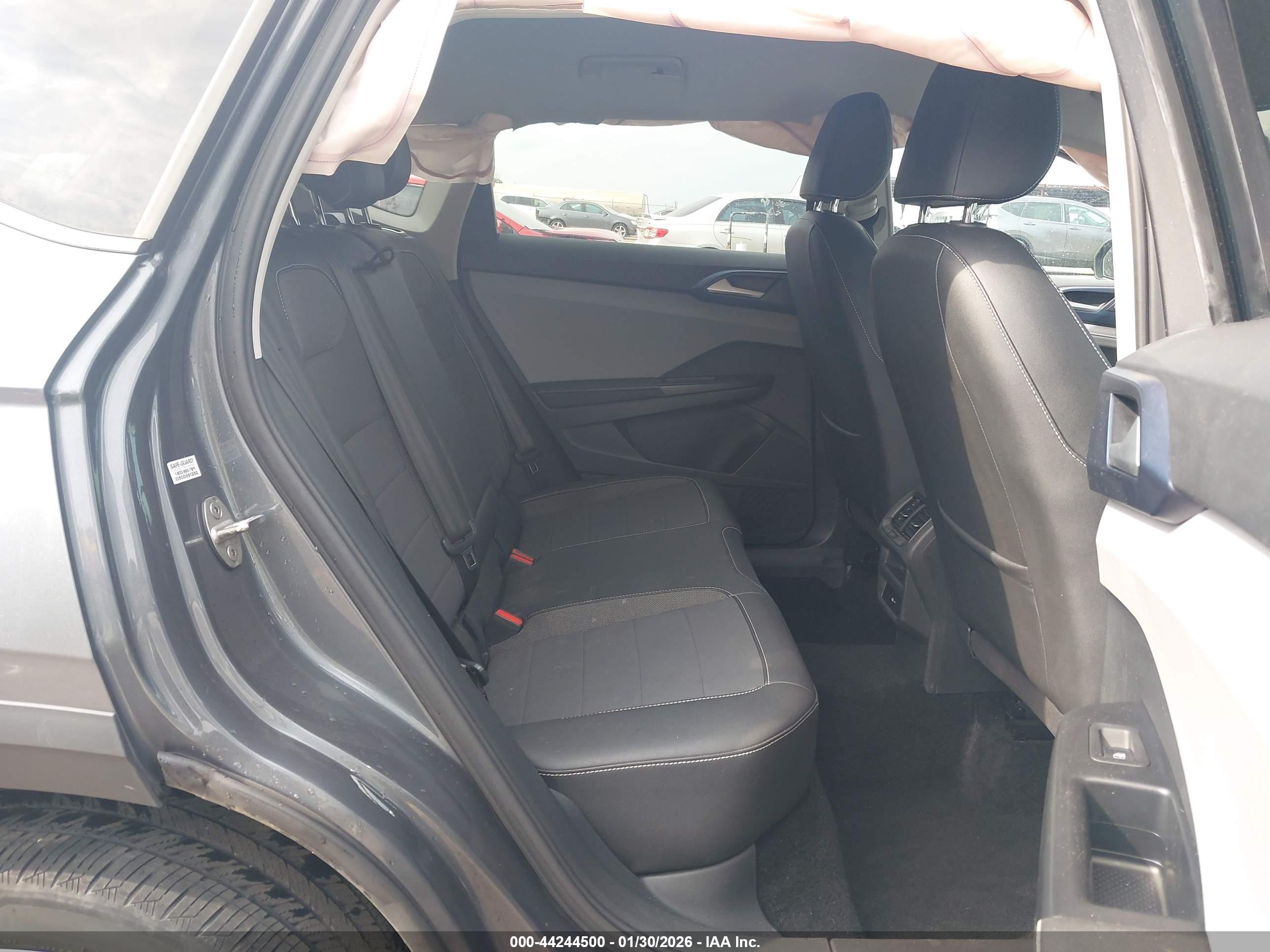 VOLKSWAGEN TAOS image 8