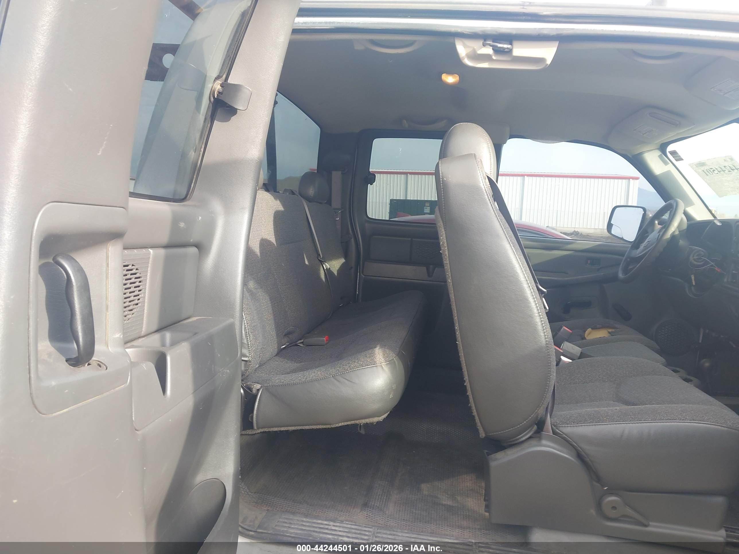 CHEVROLET SILVERADO image 8