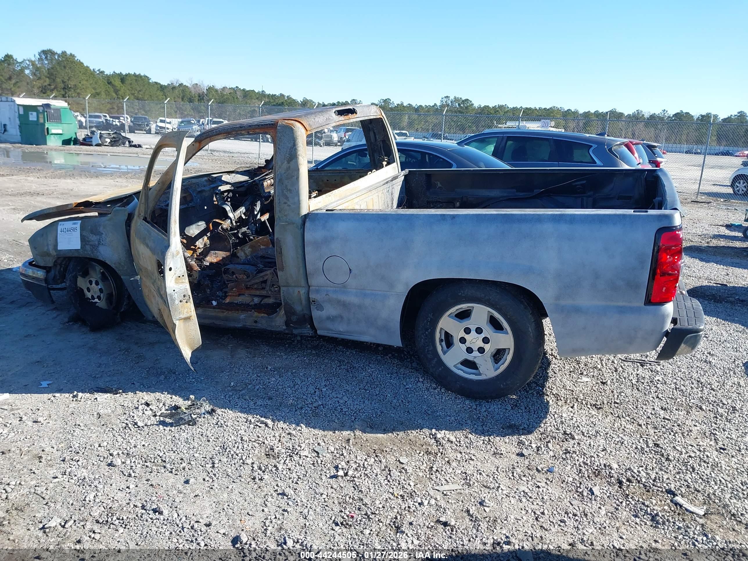 CHEVROLET SILVERADO image 3