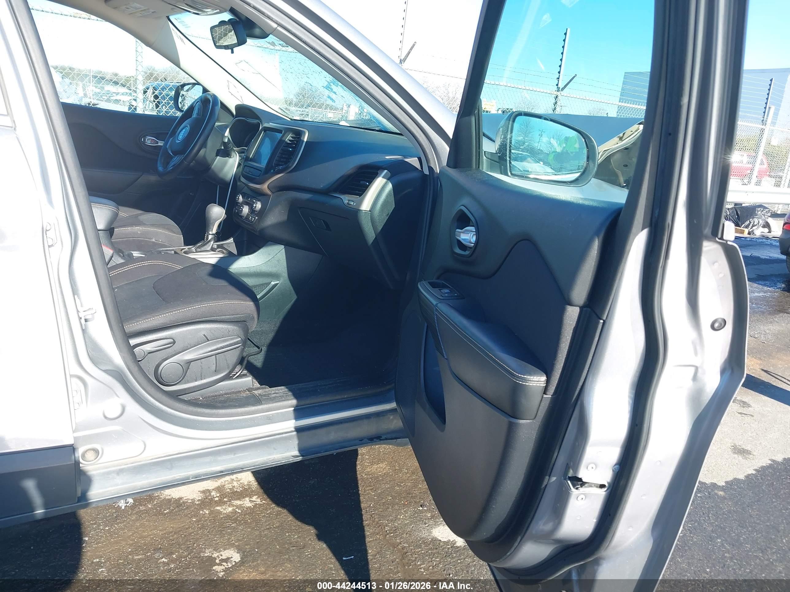 JEEP CHEROKEE image 5