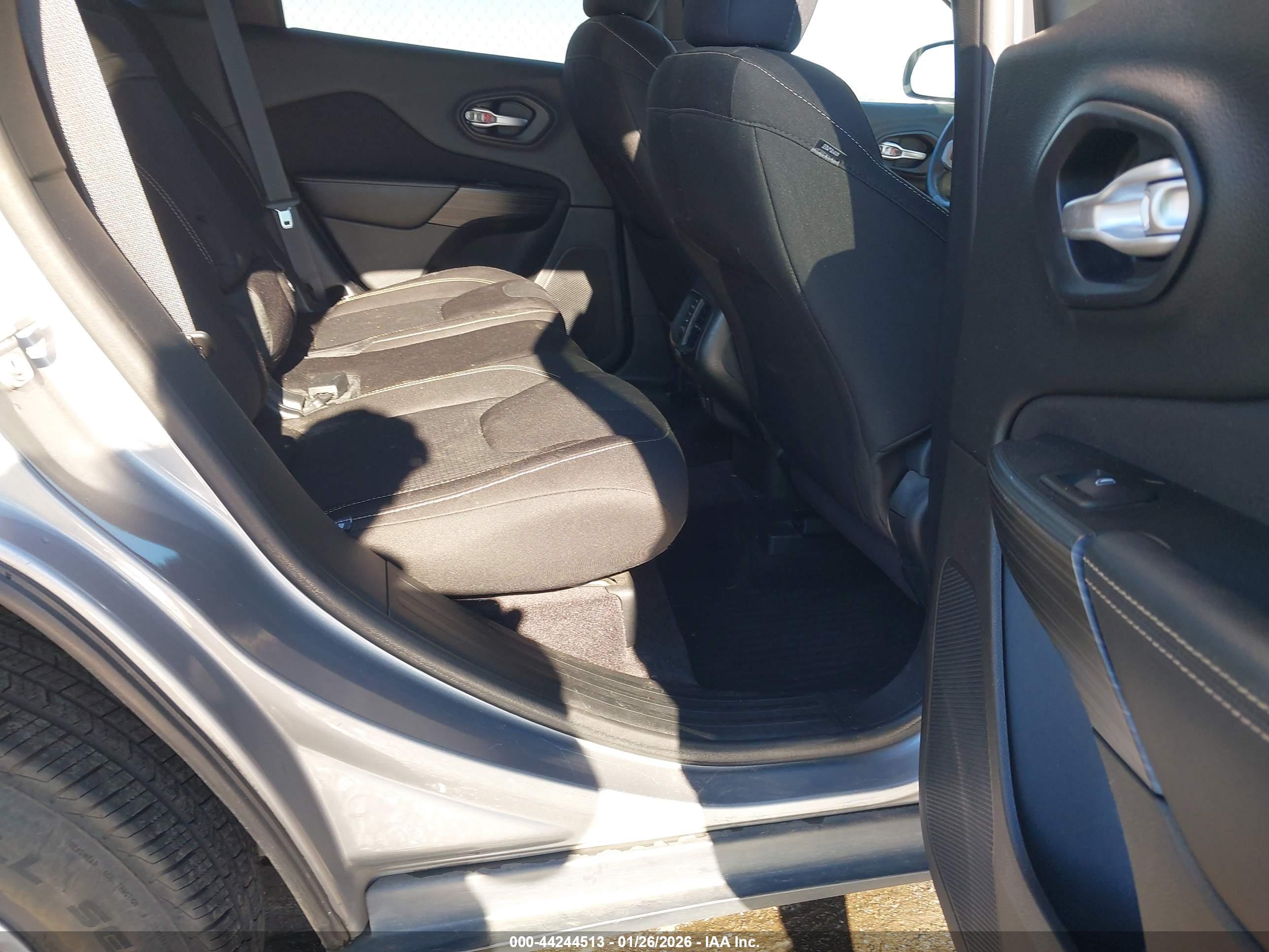 JEEP CHEROKEE image 8