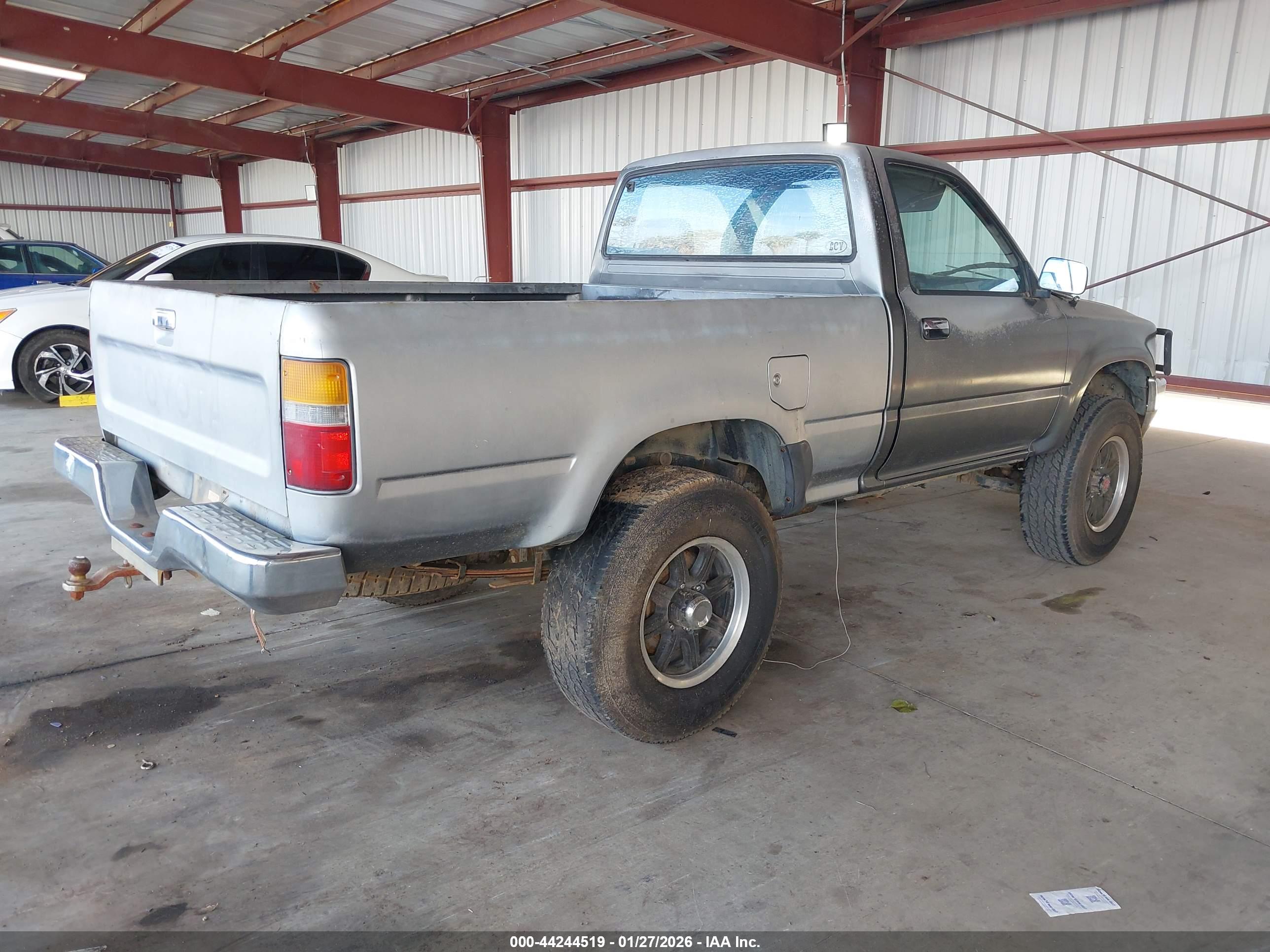 TOYOTA PICKUP image 4