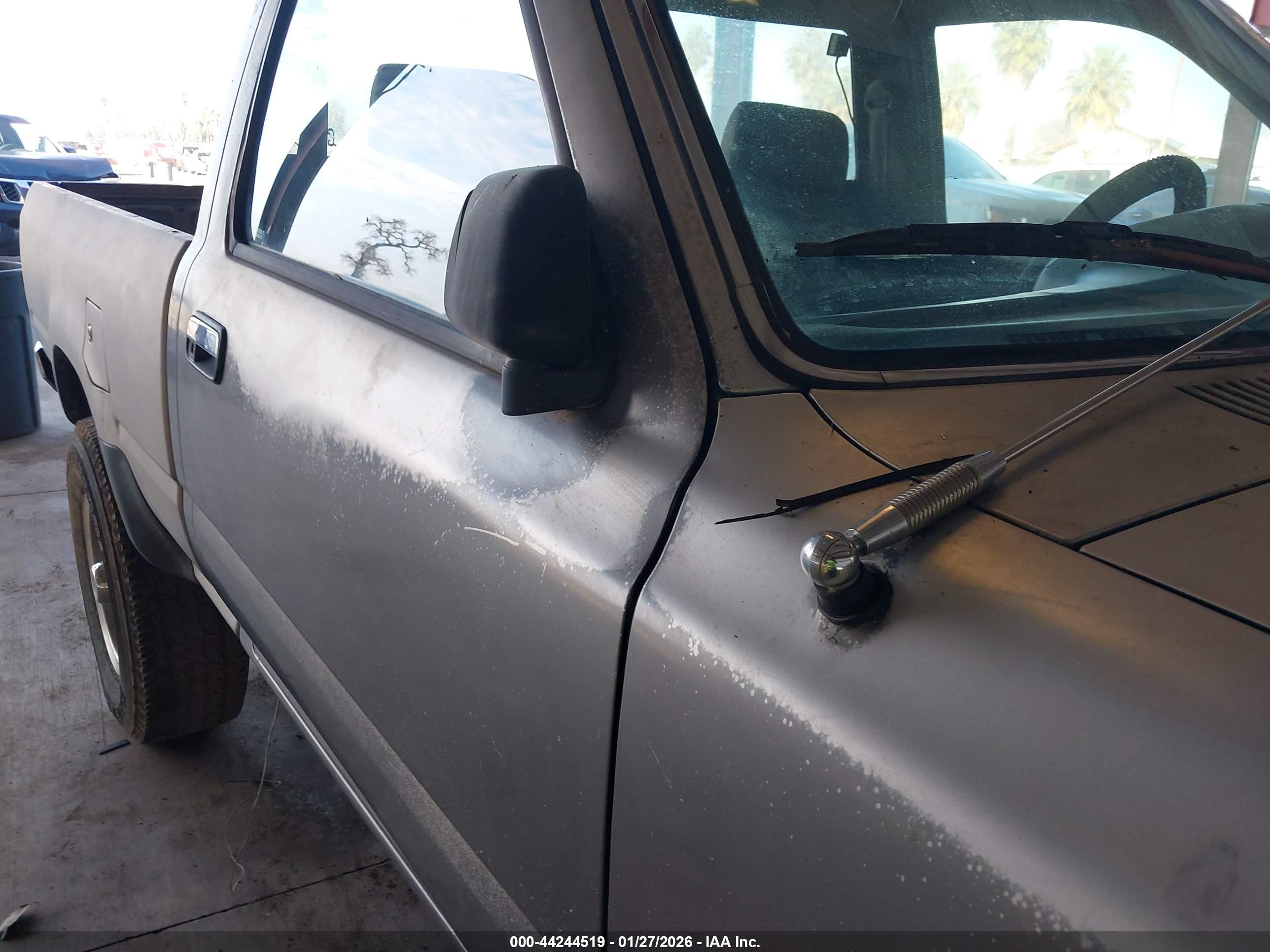 TOYOTA PICKUP image 6