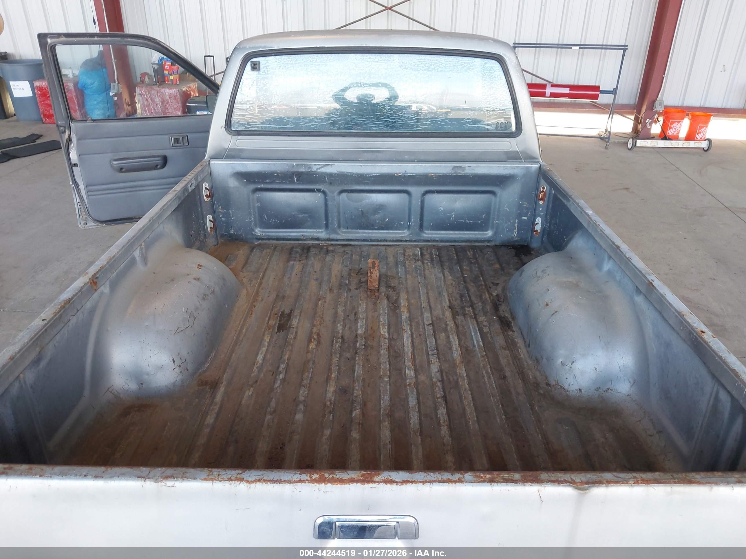 TOYOTA PICKUP image 8