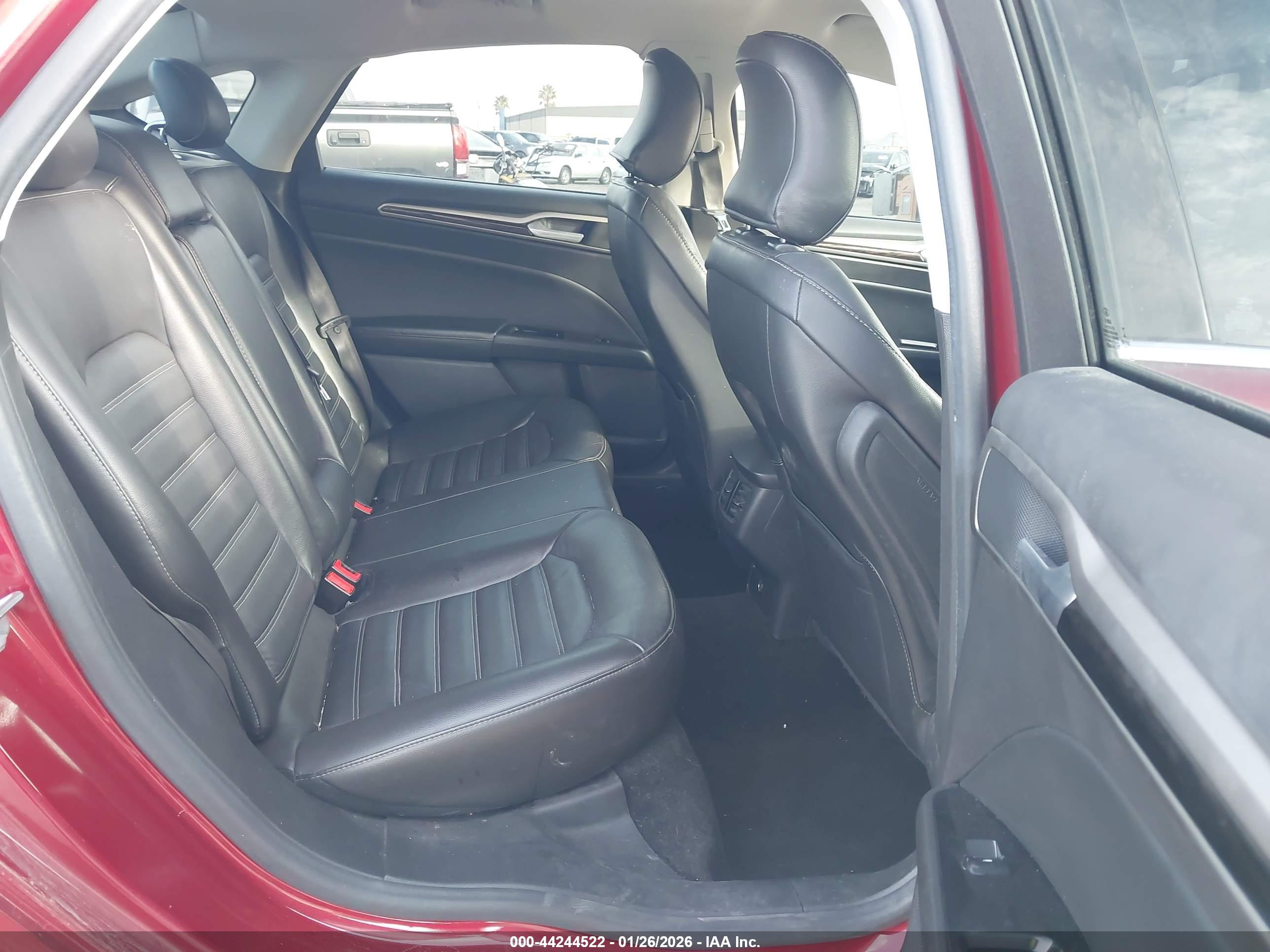 FORD FUSION image 8