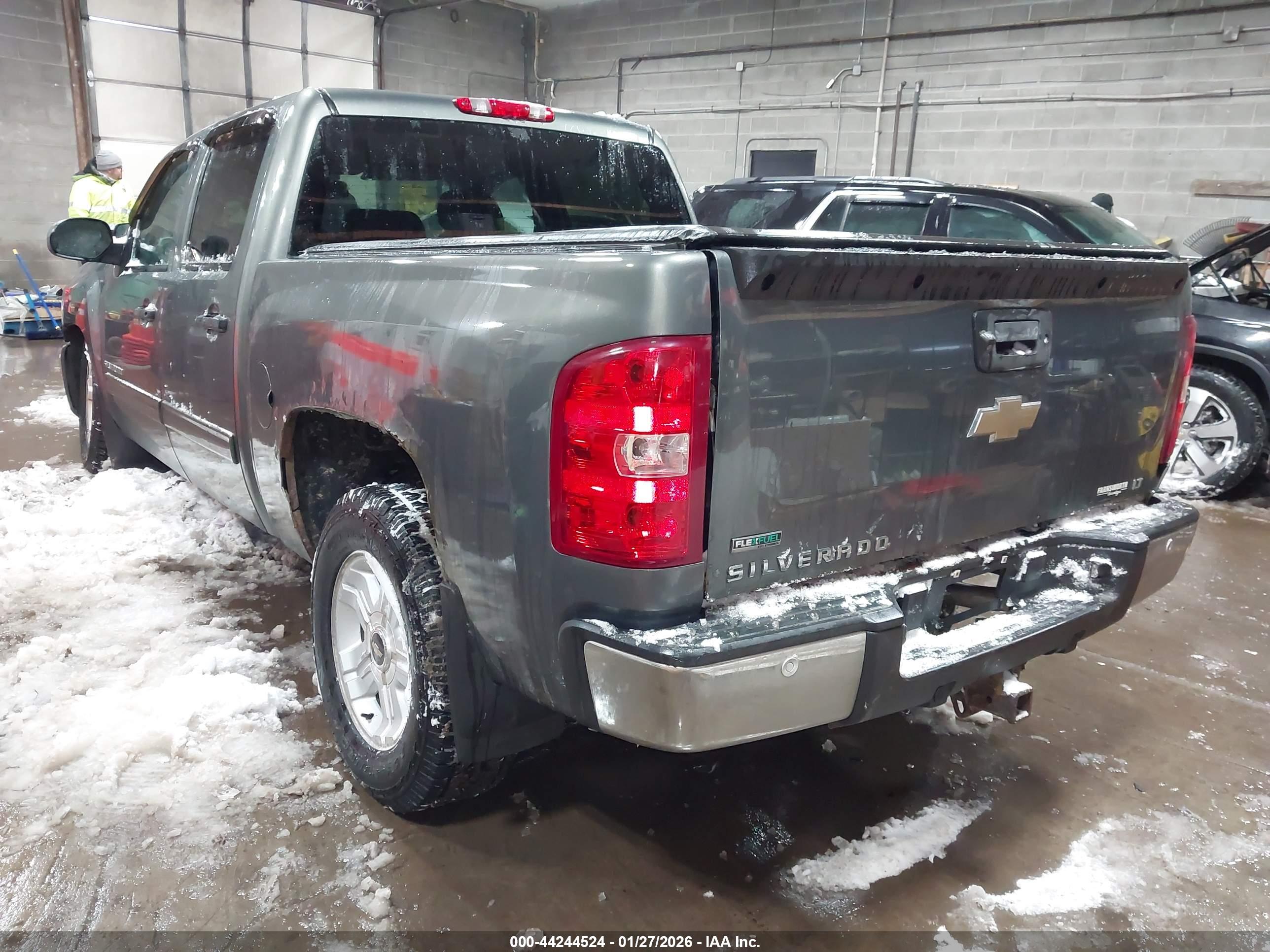 CHEVROLET SILVERADO image 3
