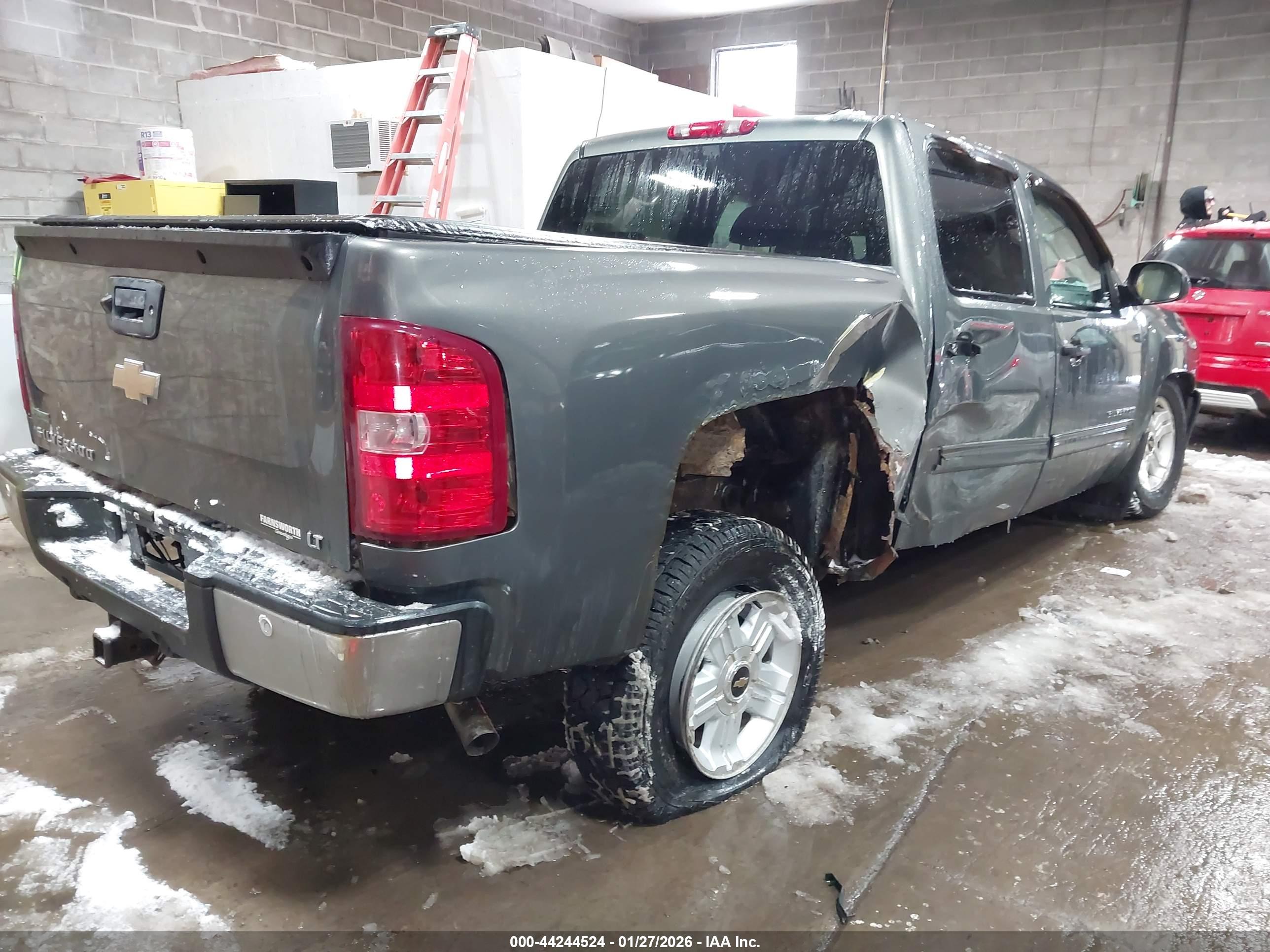 CHEVROLET SILVERADO image 4