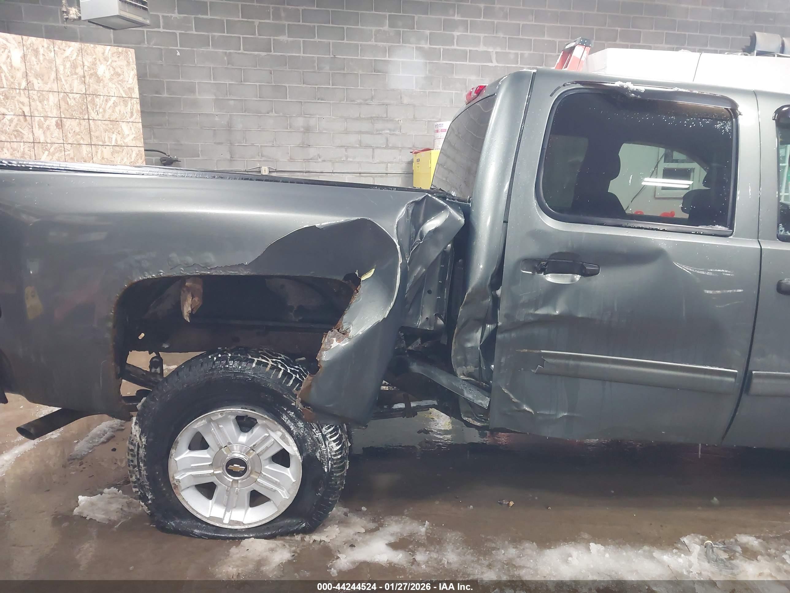 CHEVROLET SILVERADO image 6