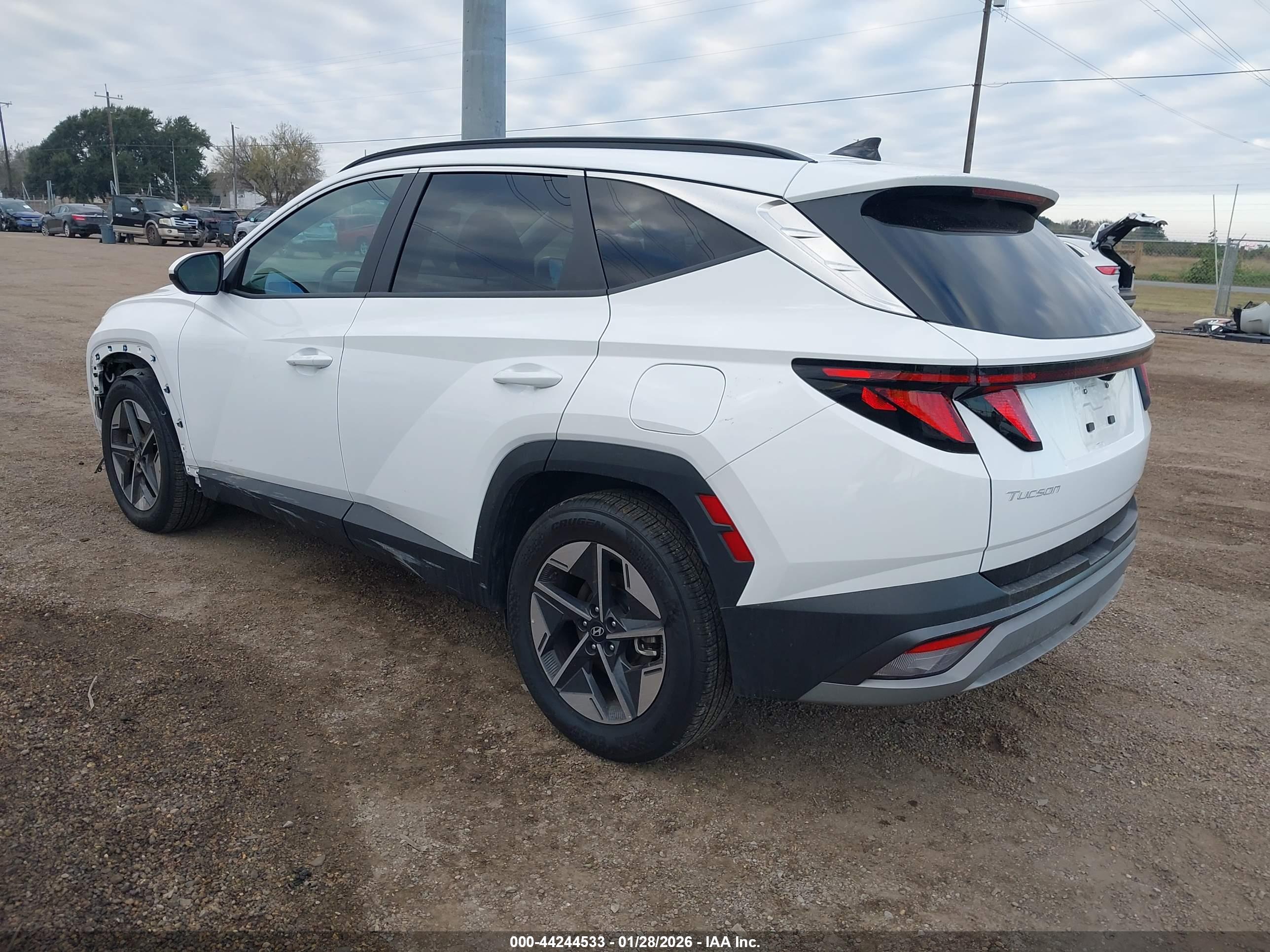 HYUNDAI TUCSON image 3