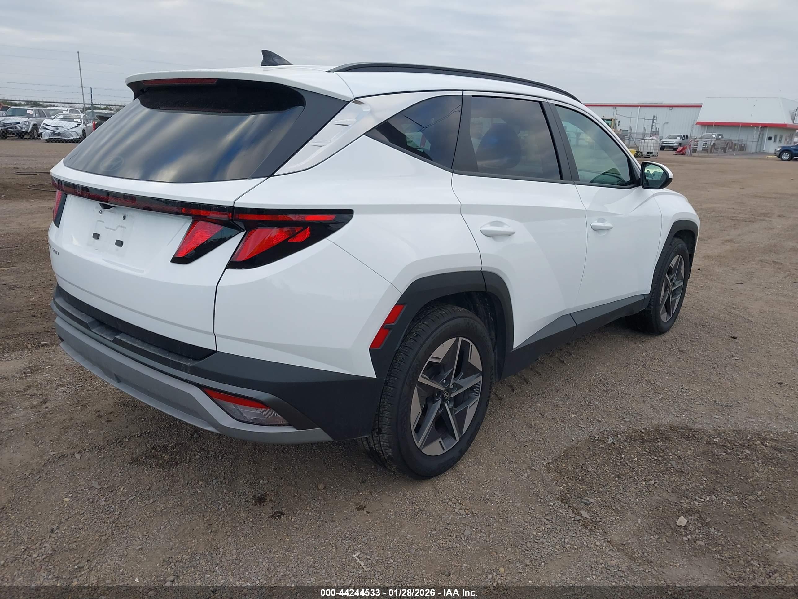 HYUNDAI TUCSON image 4