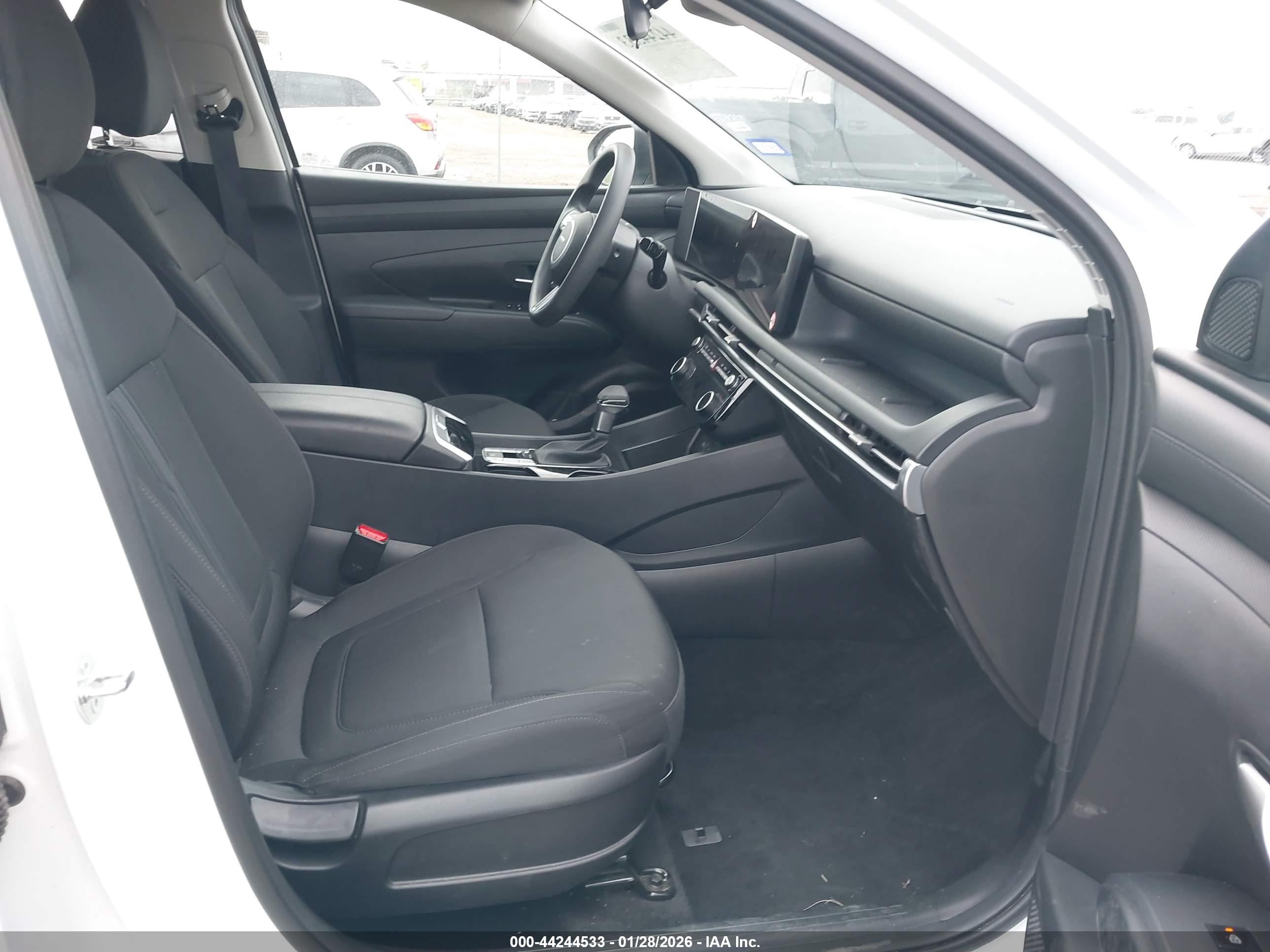 HYUNDAI TUCSON image 5