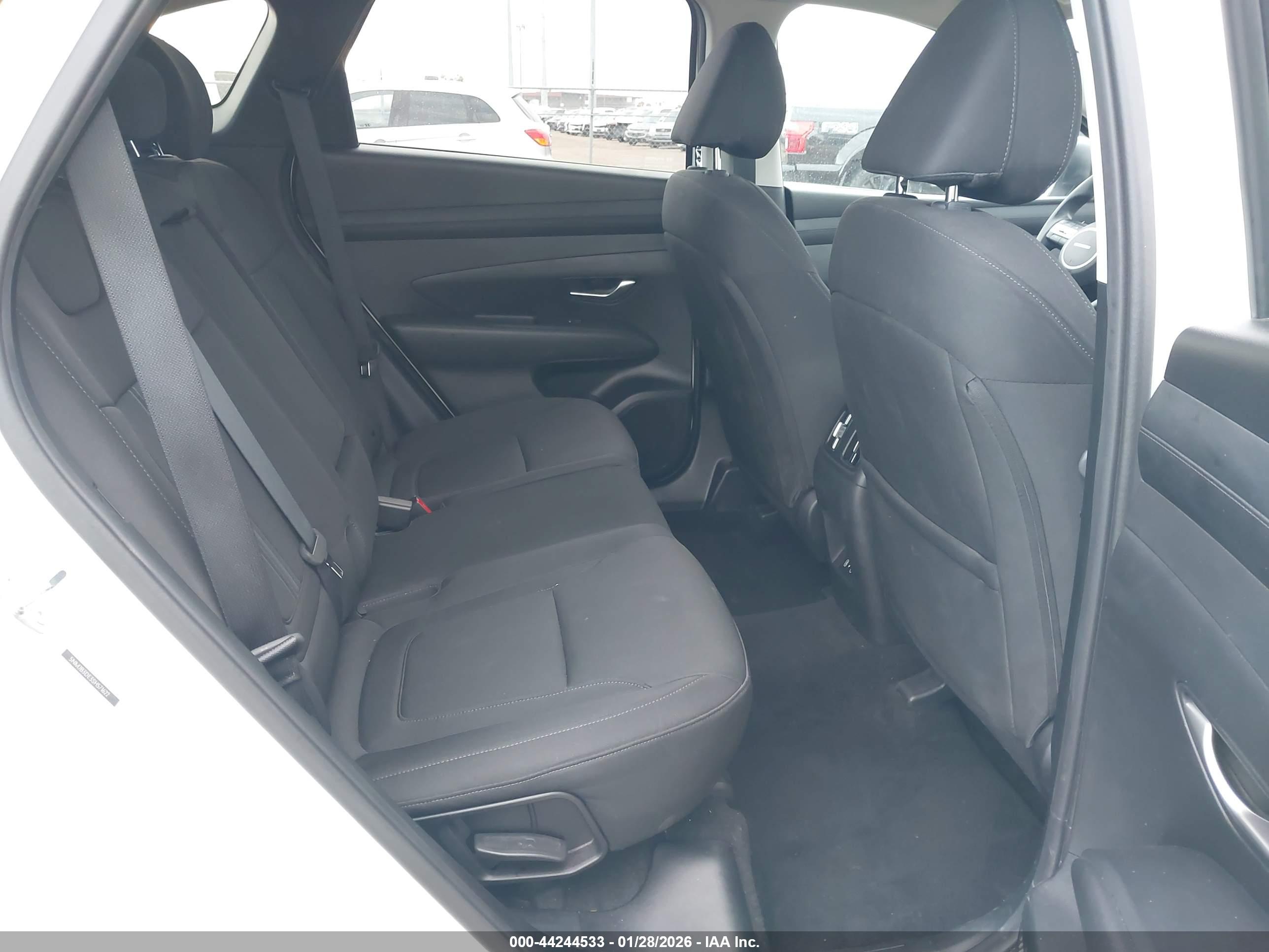 HYUNDAI TUCSON image 8