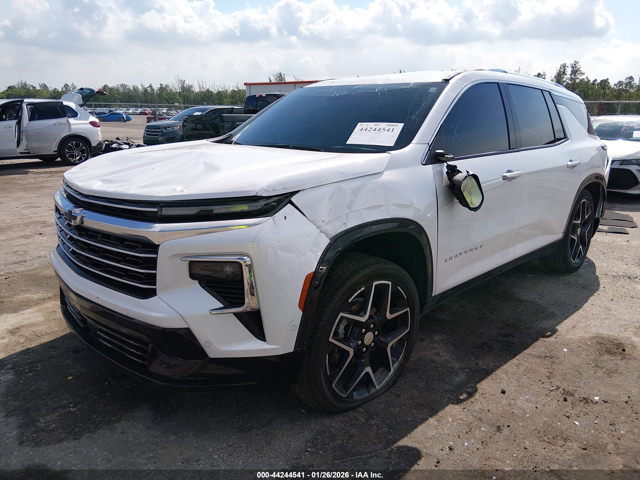 CHEVROLET TRAVERSE image 2
