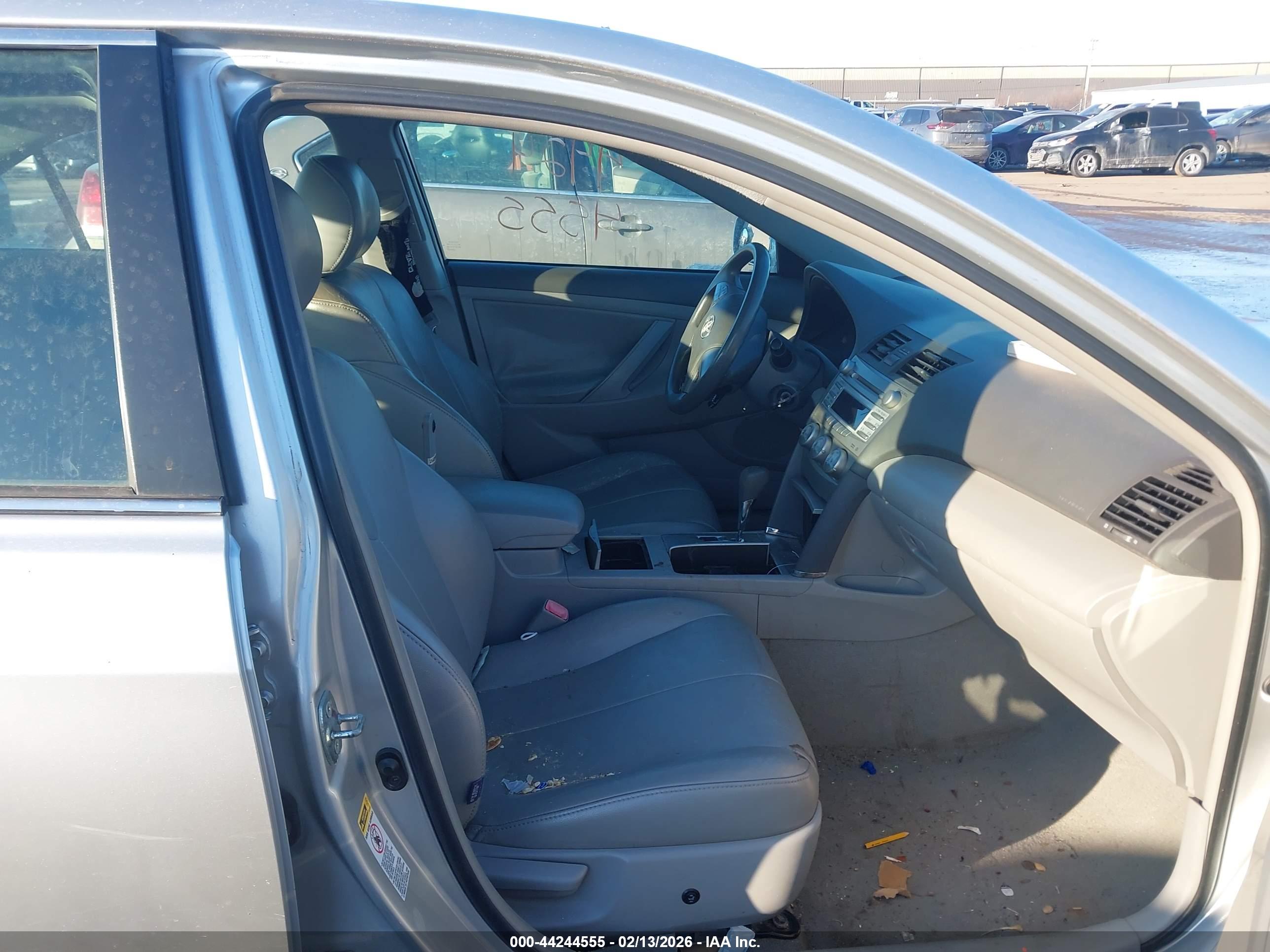 TOYOTA CAMRY image 5