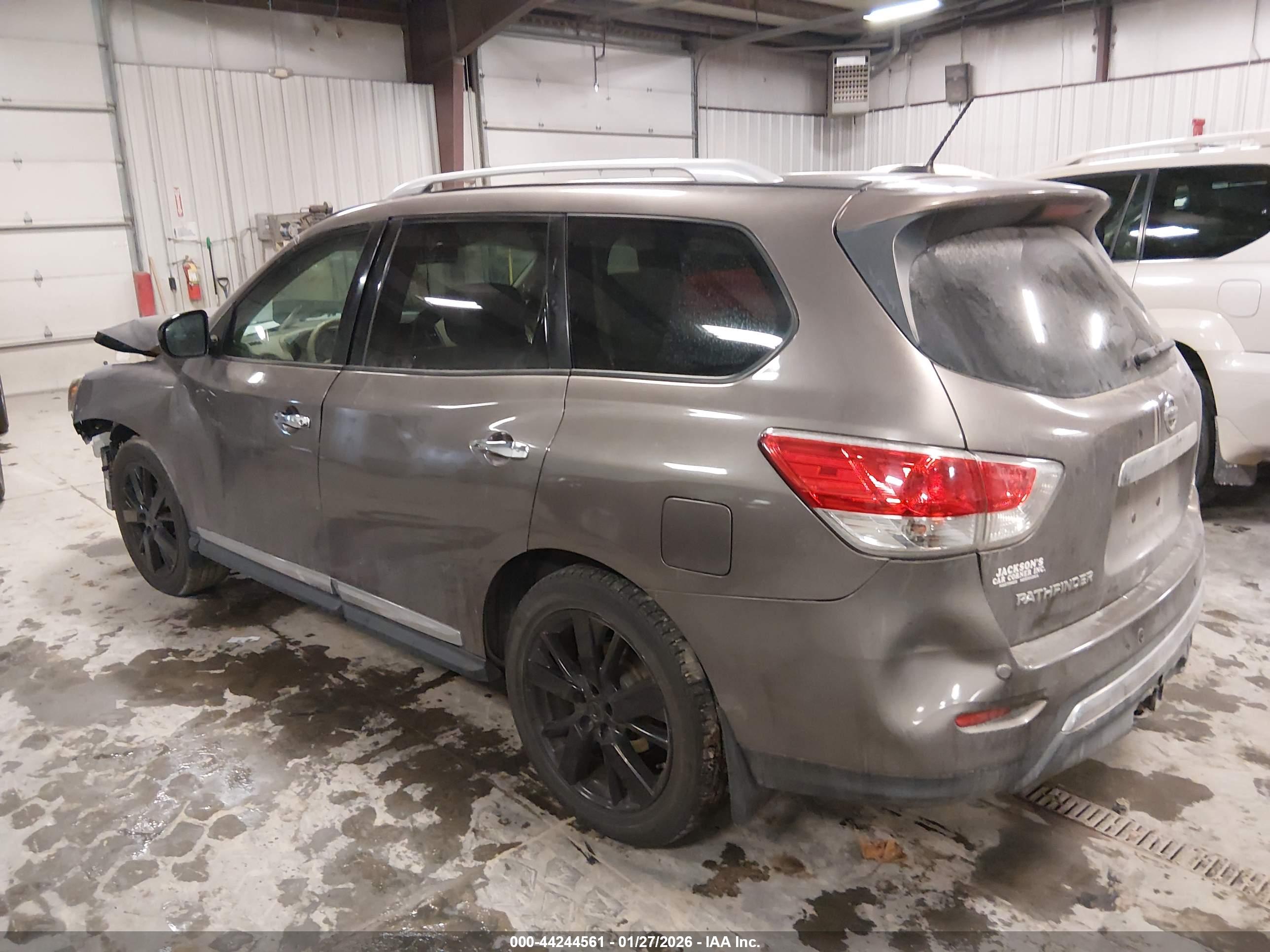 NISSAN PATHFINDER image 3