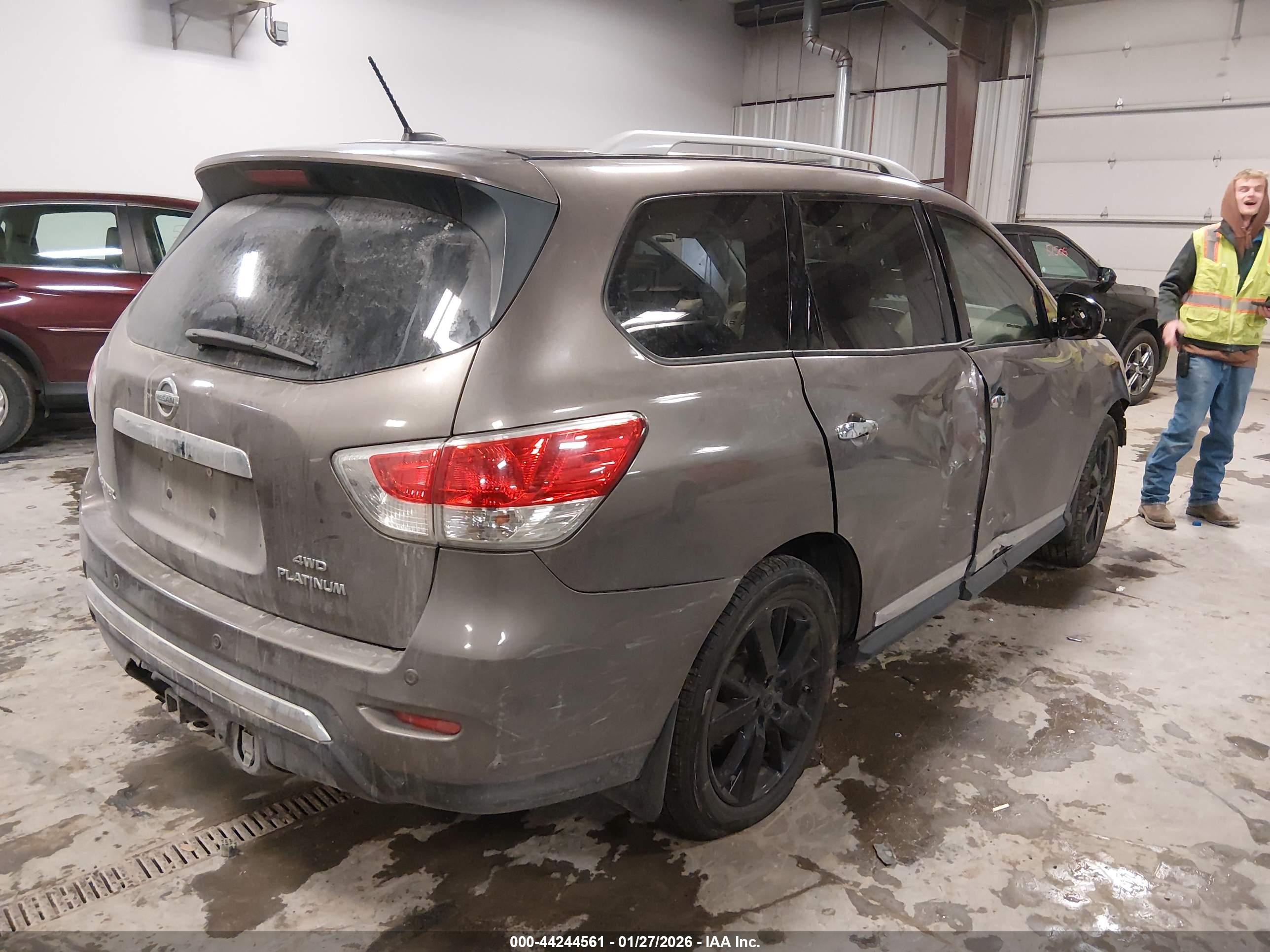 NISSAN PATHFINDER image 4