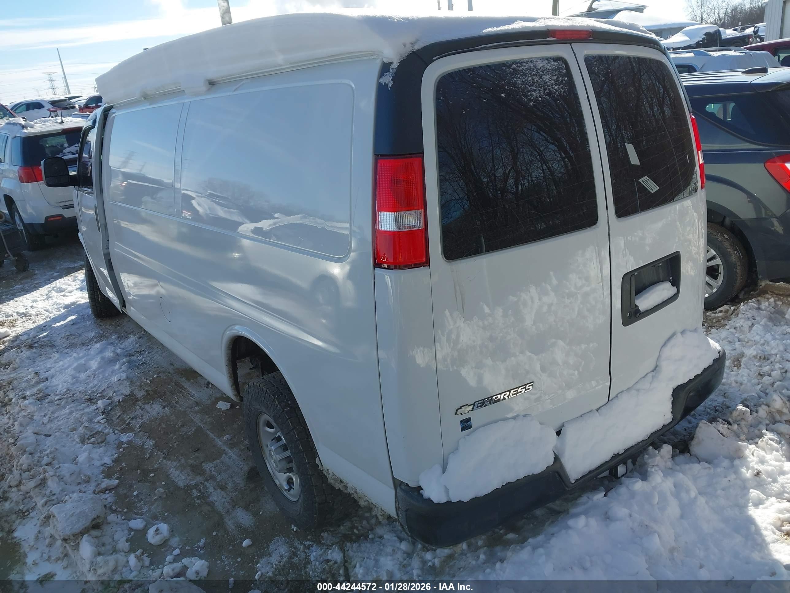 CHEVROLET EXPRESS image 3