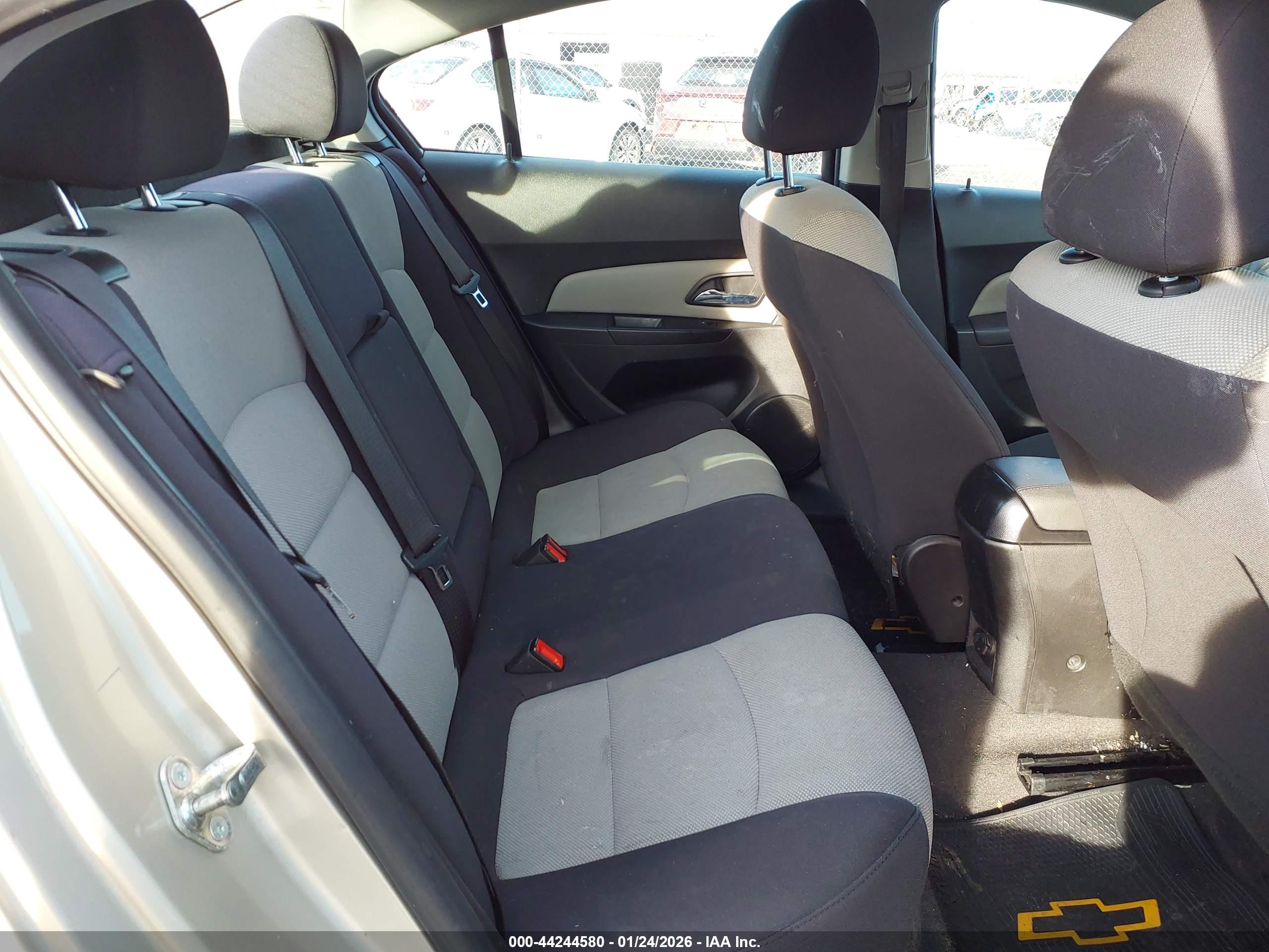 CHEVROLET CRUZE image 8