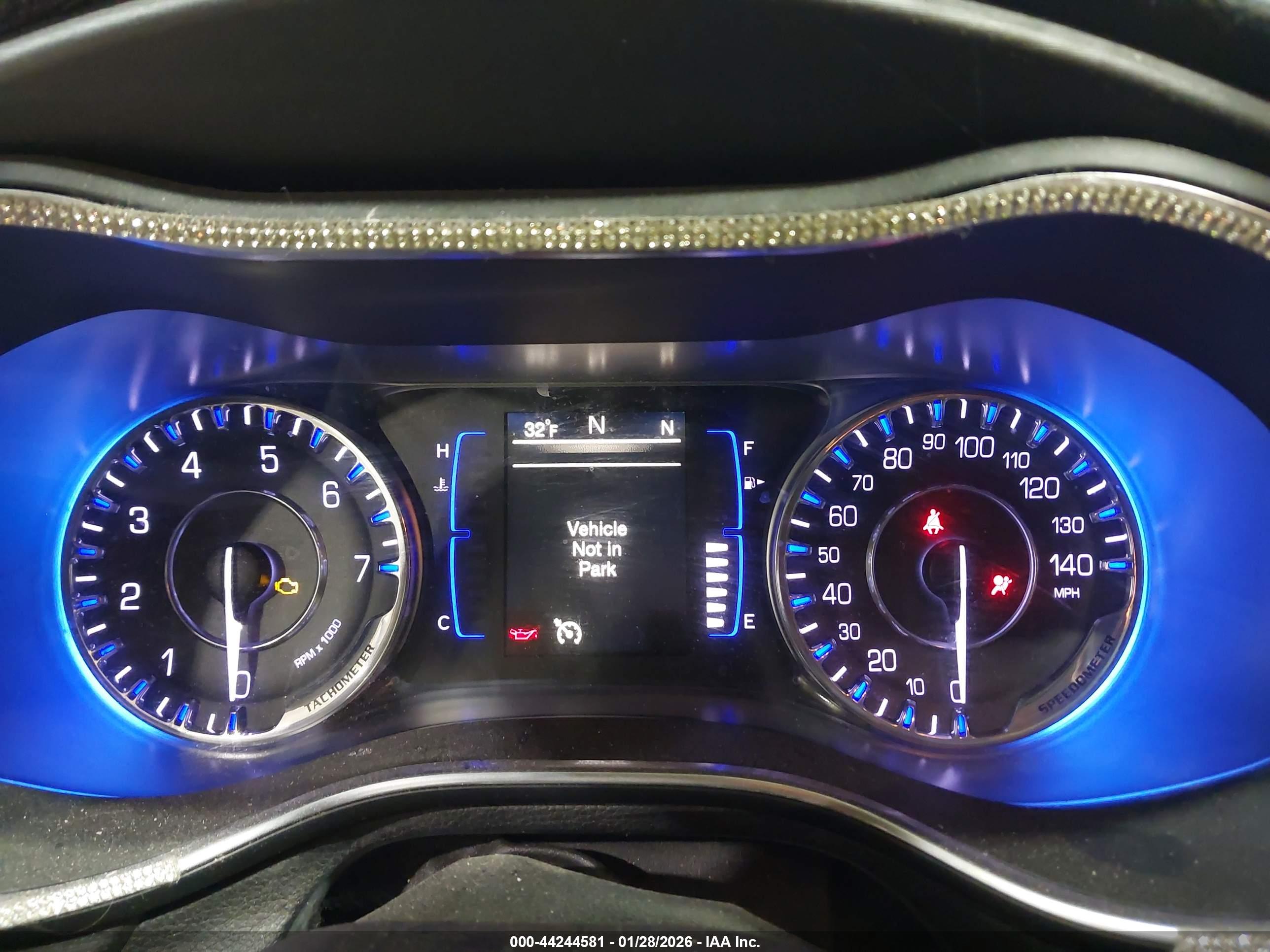 CHRYSLER 200 image 7