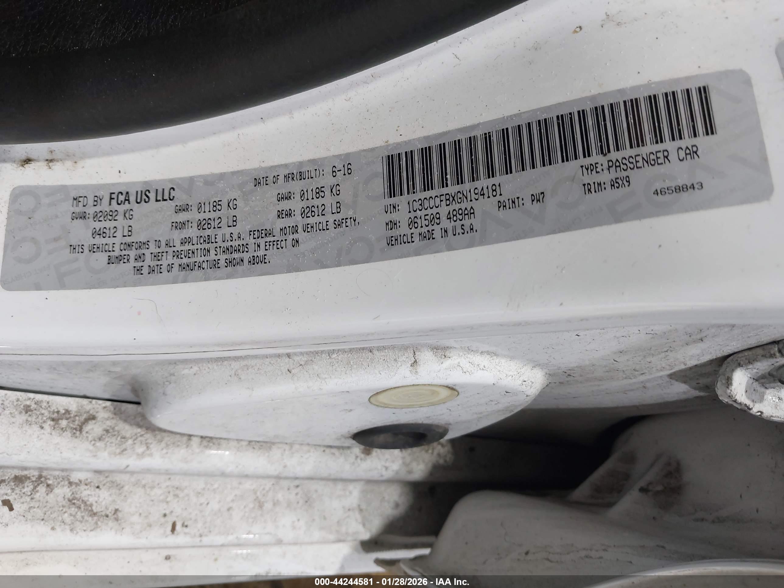CHRYSLER 200 image 9